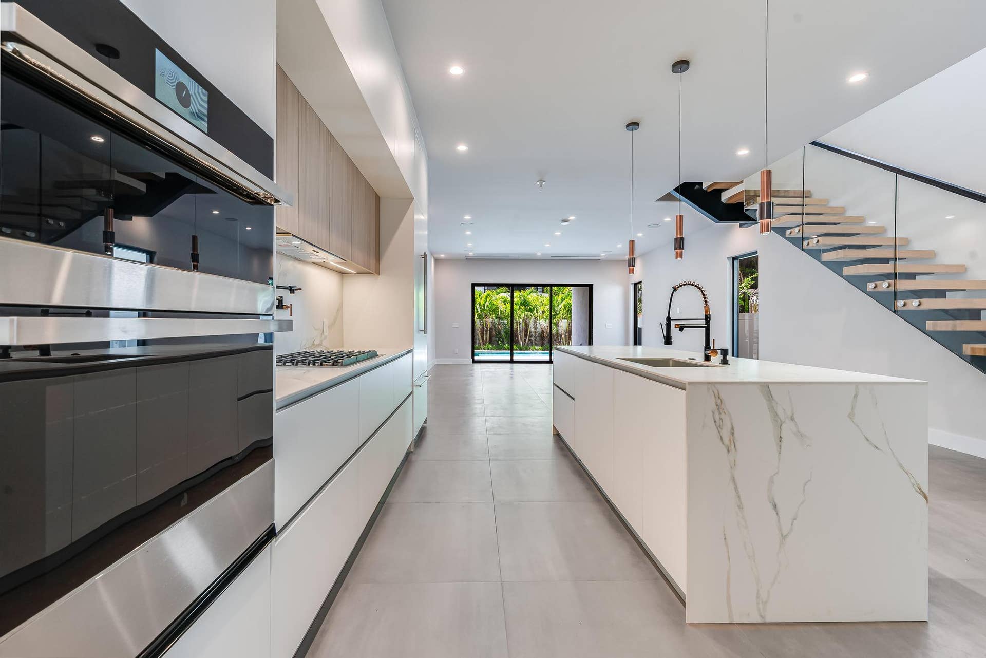 919 NE 17th Terrace, #A, Fort Lauderdale, FL 33304 DSC038501