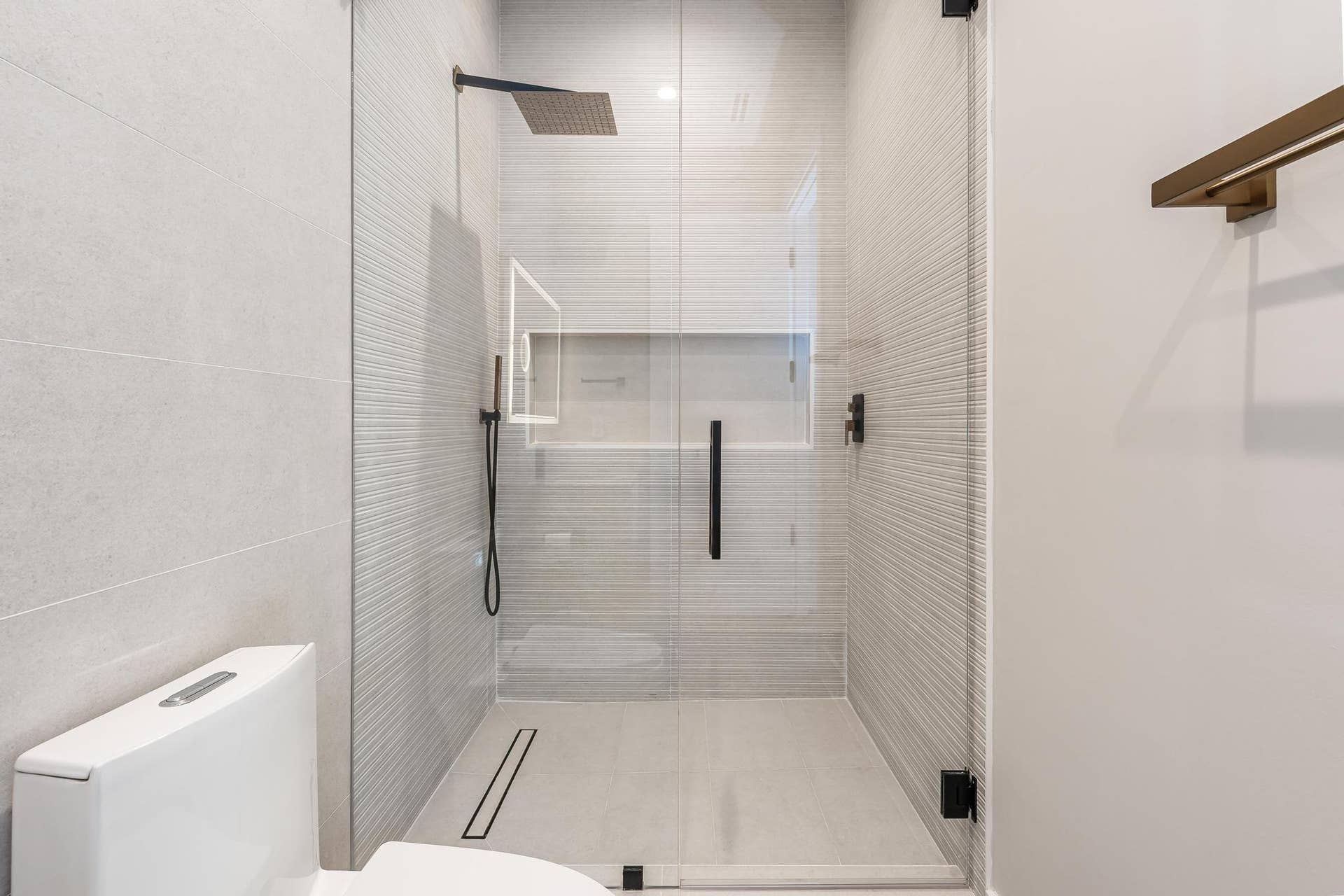 919 NE 17th Terrace, #A, Fort Lauderdale, FL 33304 DSC03898