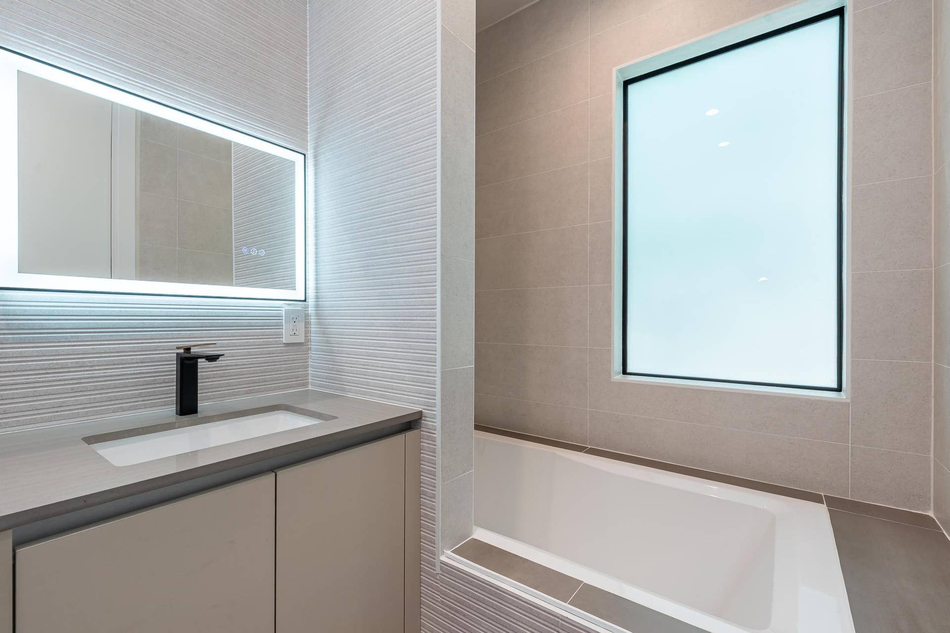 919 NE 17th Terrace, #A, Fort Lauderdale, FL 33304 DSC03893