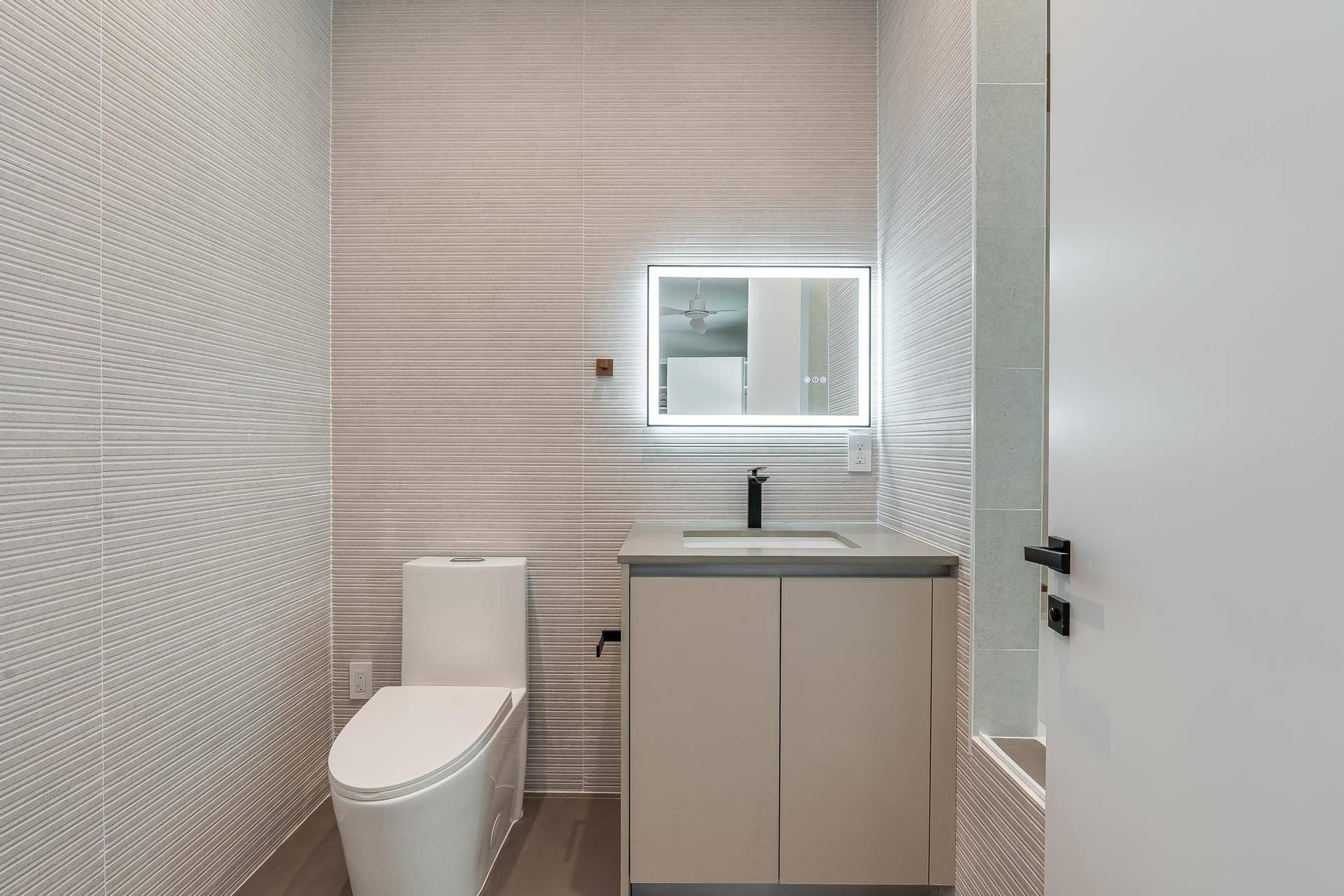 919 NE 17th Terrace, #A, Fort Lauderdale, FL 33304 DSC03892