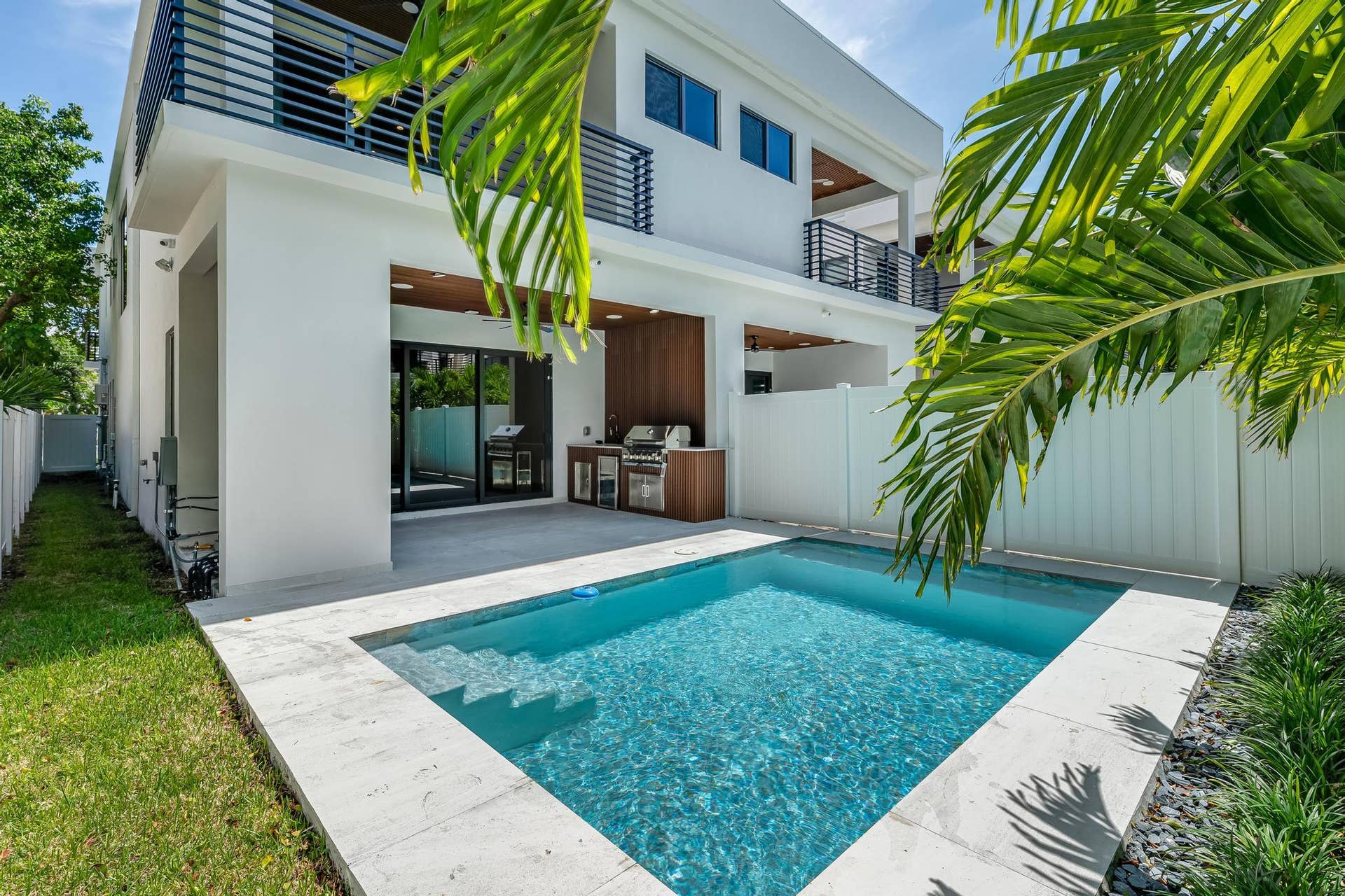 919 NE 17th Terrace, #A, Fort Lauderdale, FL 33304 DSC038341