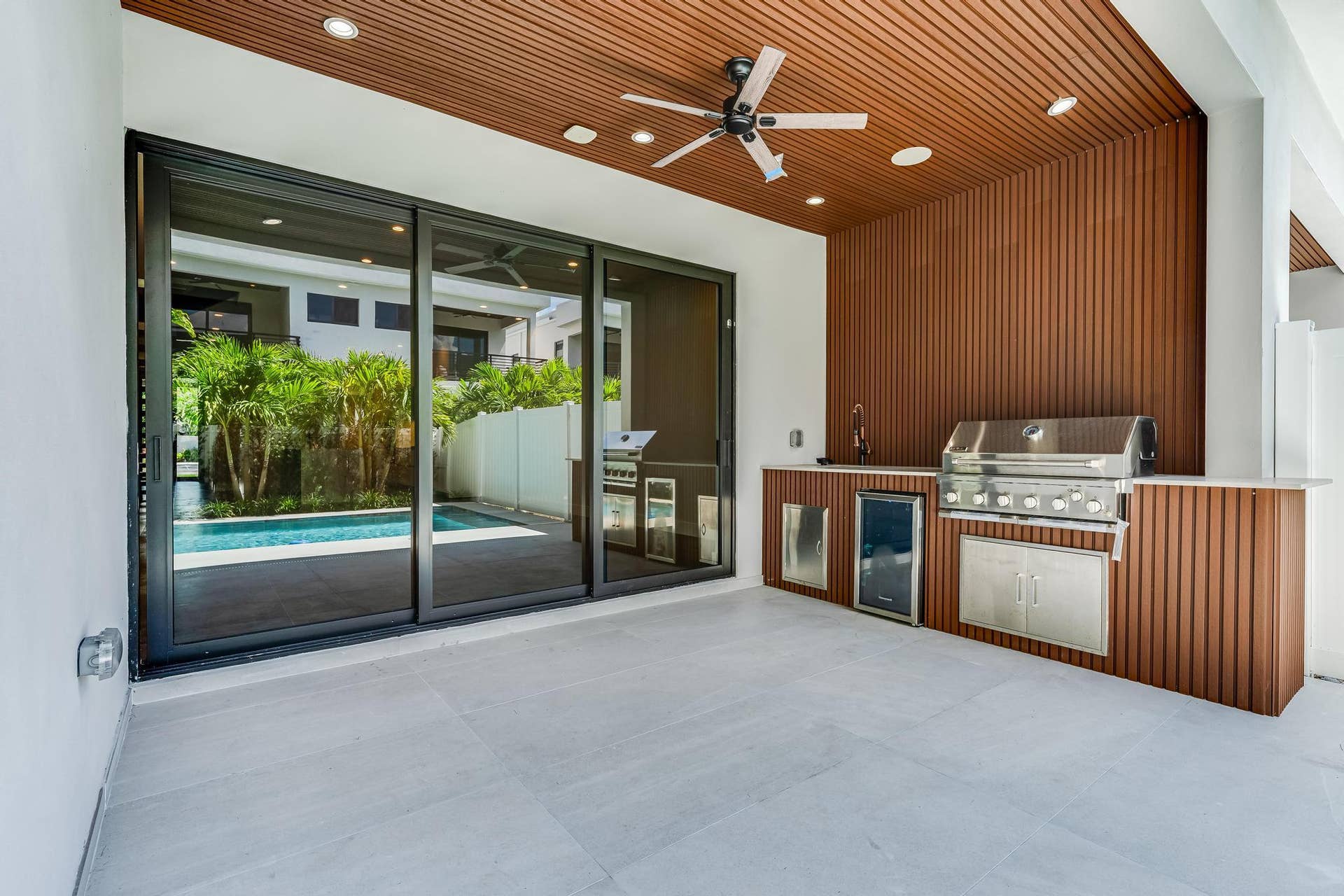 919 NE 17th Terrace, #A, Fort Lauderdale, FL 33304 DSC038401