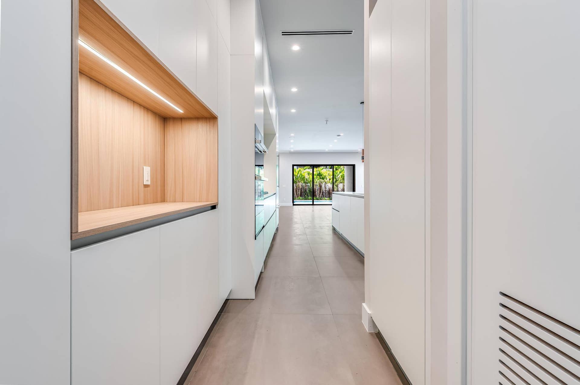 919 NE 17th Terrace, #A, Fort Lauderdale, FL 33304 DSC038551