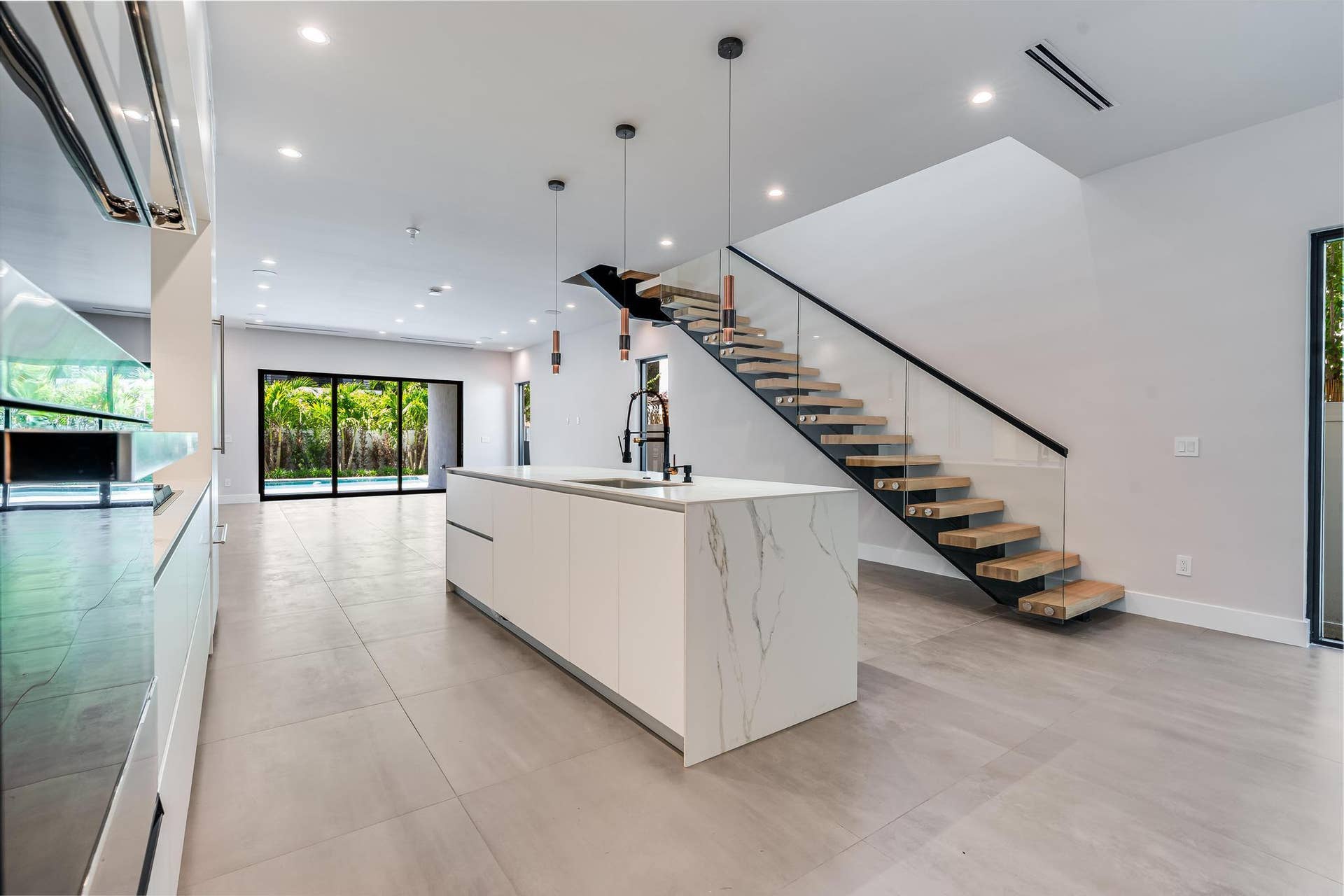 919 NE 17th Terrace, #A, Fort Lauderdale, FL 33304 DSC038571