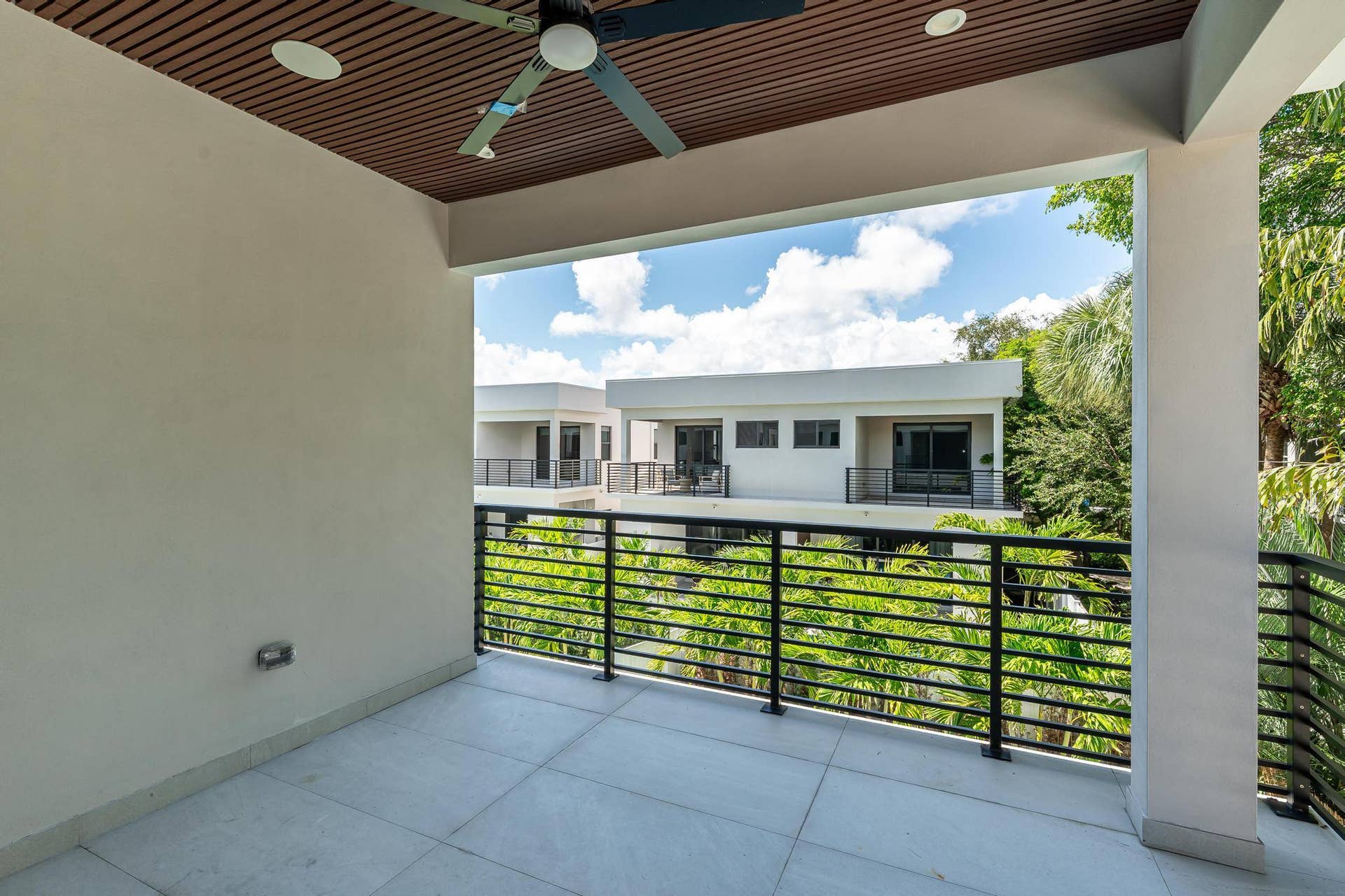 919 NE 17th Terrace, #A, Fort Lauderdale, FL 33304 DSC03884