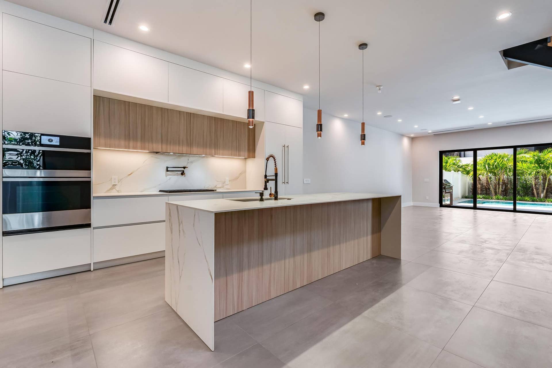 919 NE 17th Terrace, #A, Fort Lauderdale, FL 33304 DSC038481