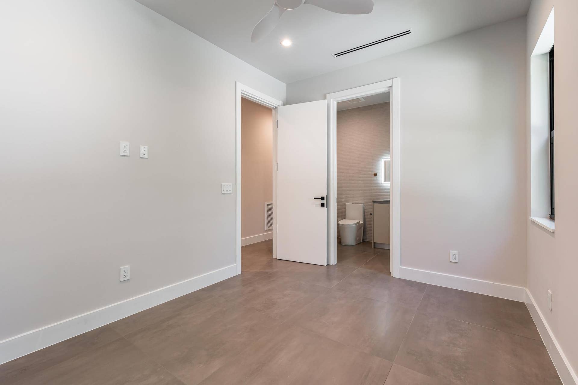 919 NE 17th Terrace, #A, Fort Lauderdale, FL 33304 DSC03891