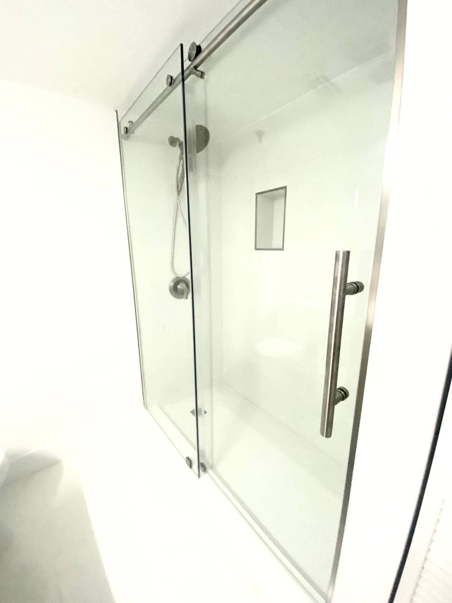 2ND BATHROOM WALK IN SHOWER!