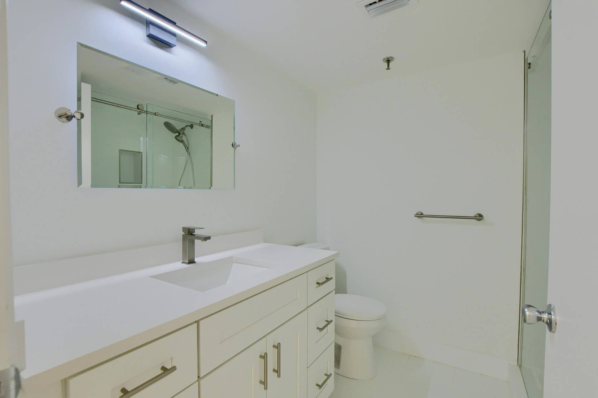 2ND BATHROOM W ALL NEW WALK IN SHOWER!