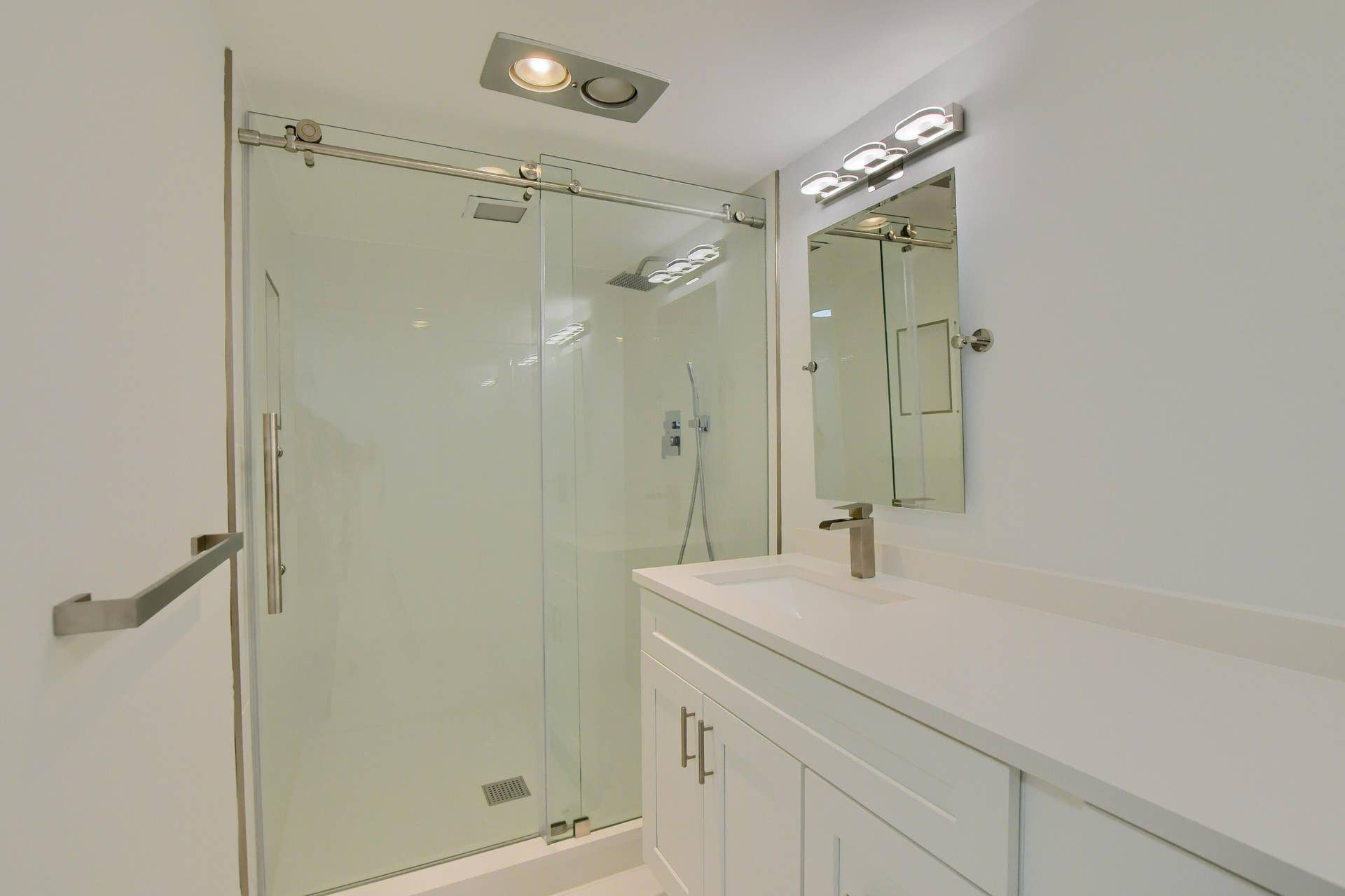 PRIMARY SUITE BATHROOM