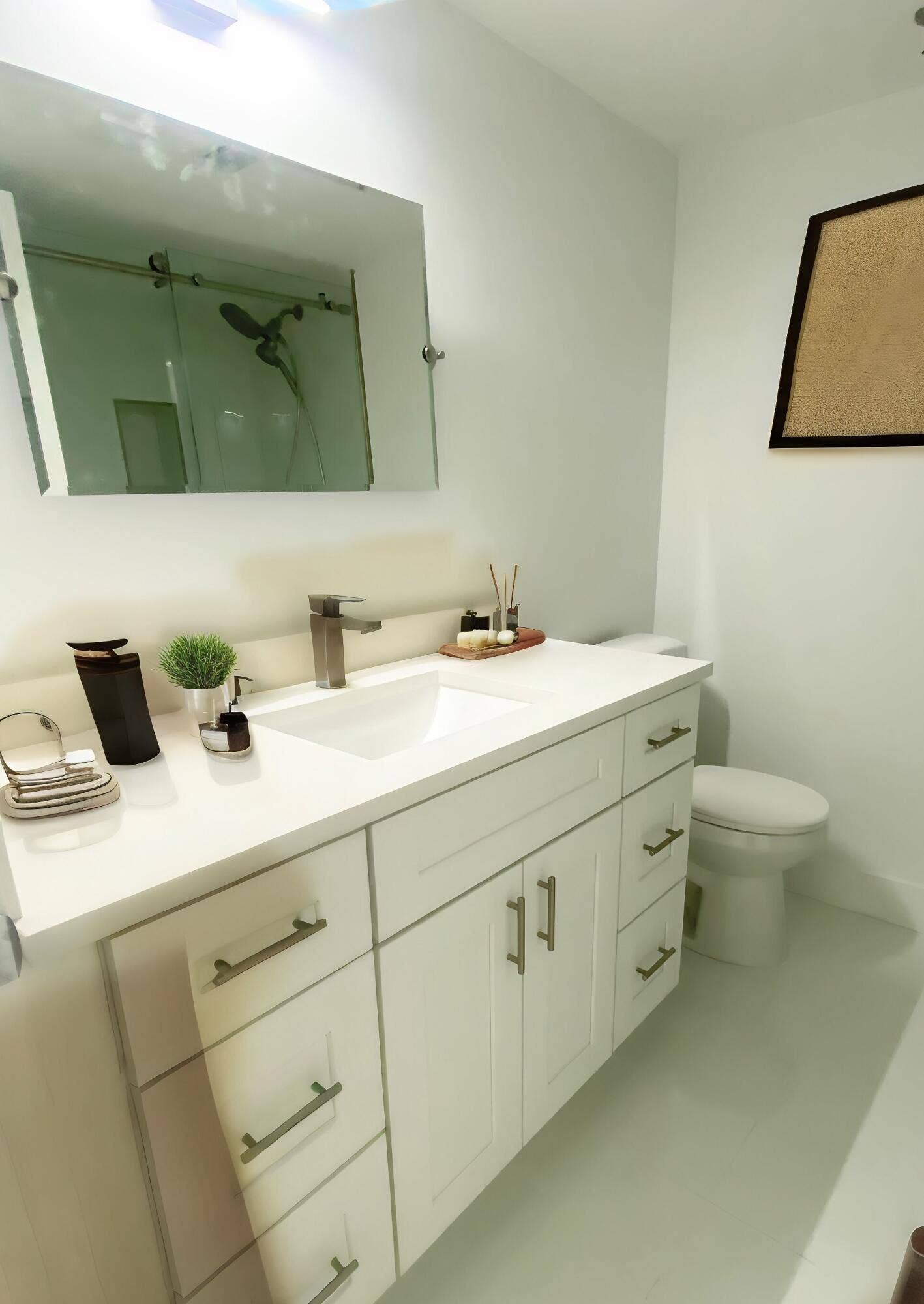 2ND BATH / VIRT STAGED