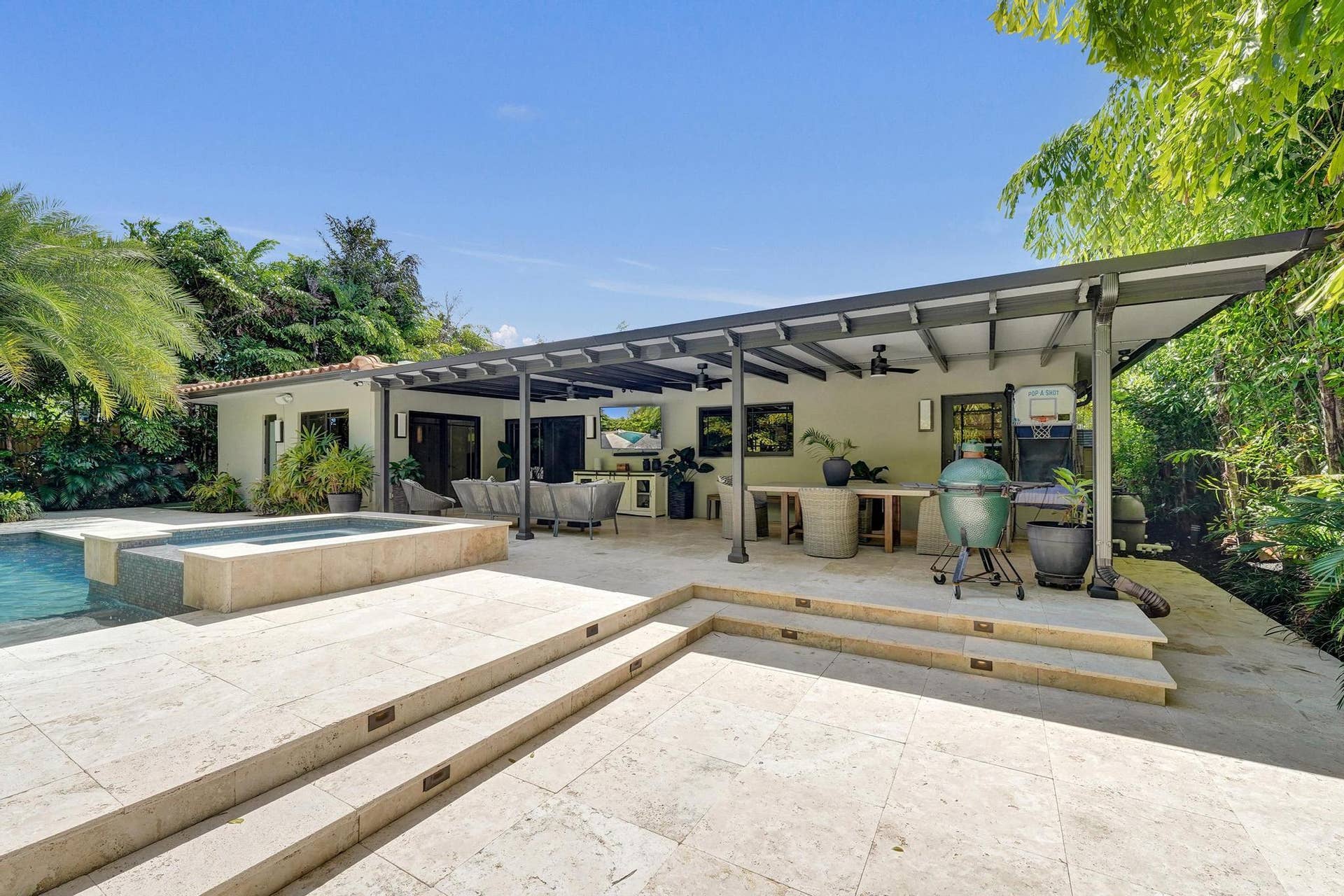Large covered patio & beautiful travertine tiles.