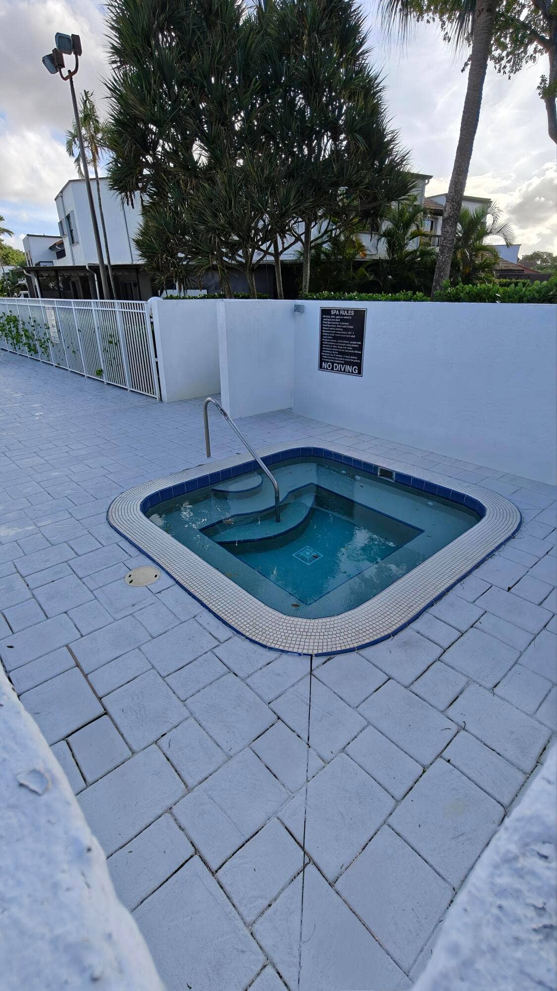 385 NW 36th Avenue, Deerfield Beach, FL 33442 spa jacuzzi