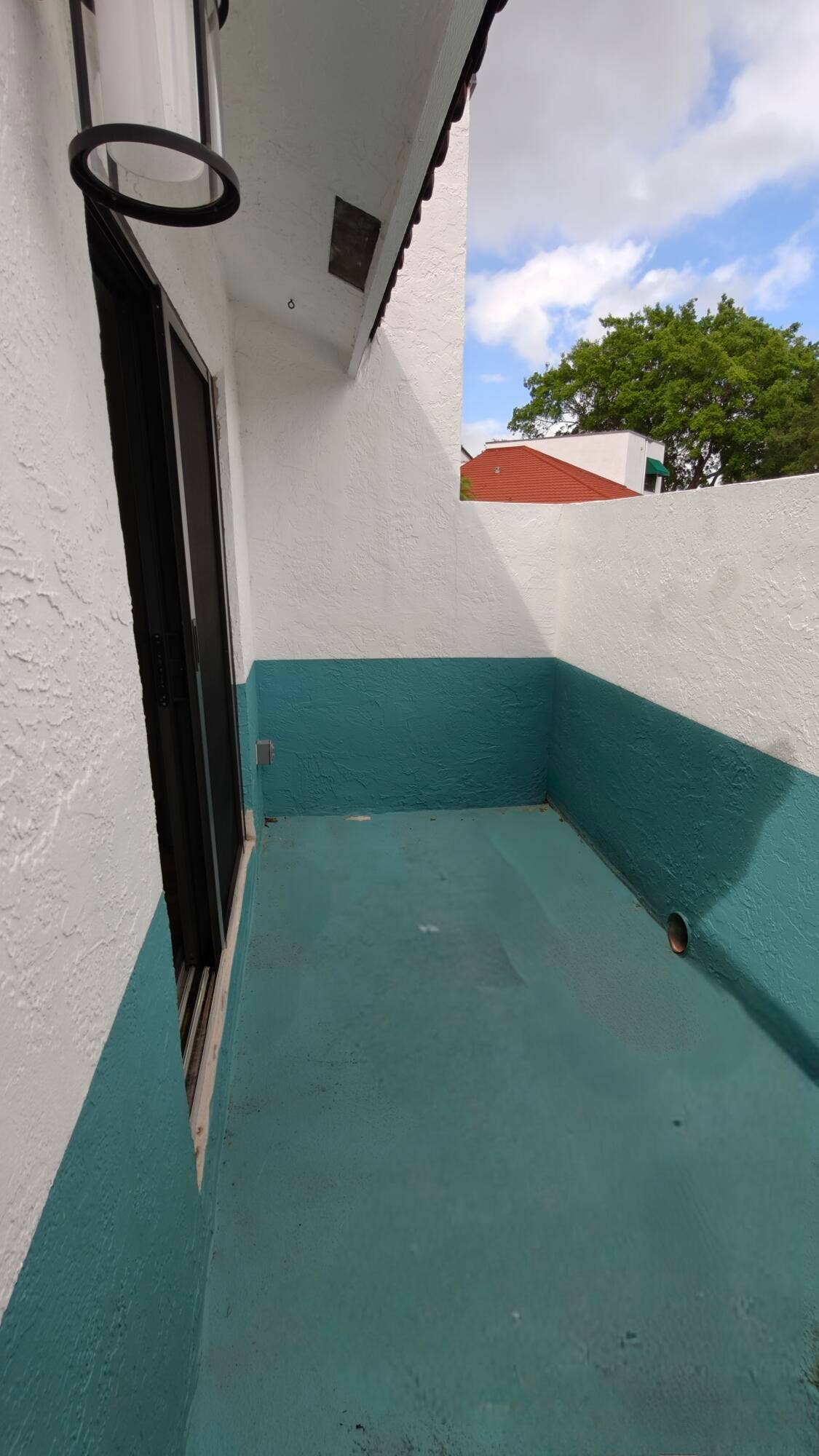 385 NW 36th Avenue, Deerfield Beach, FL 33442 Enclosed open hybrid patio space adjacent toprimary bedroom