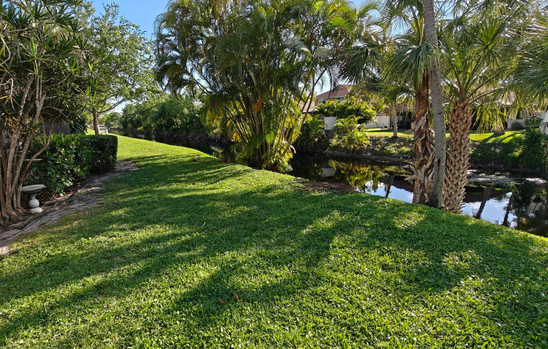385 NW 36th Avenue, Deerfield Beach, FL 33442 Canal waterfront view de backyard