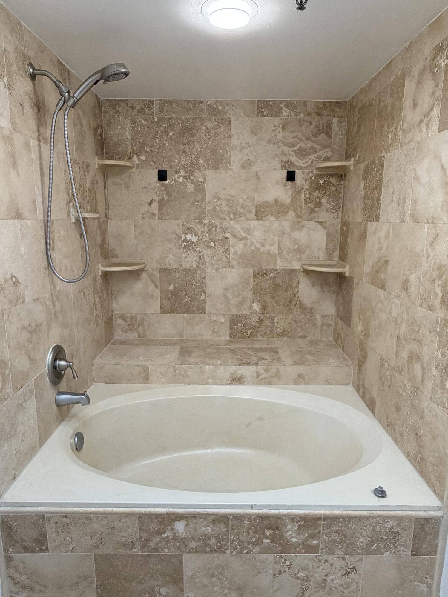 Shower / Tub