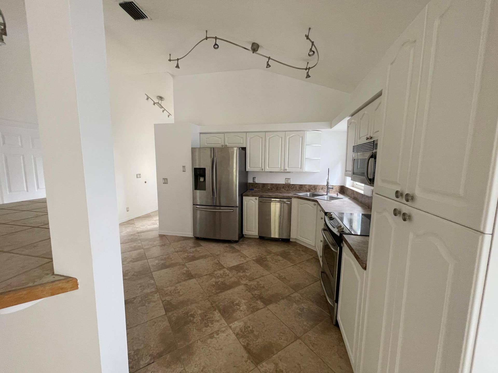5338 Edenwood Lane, Riviera Beach, FL 33418 Kitchen
