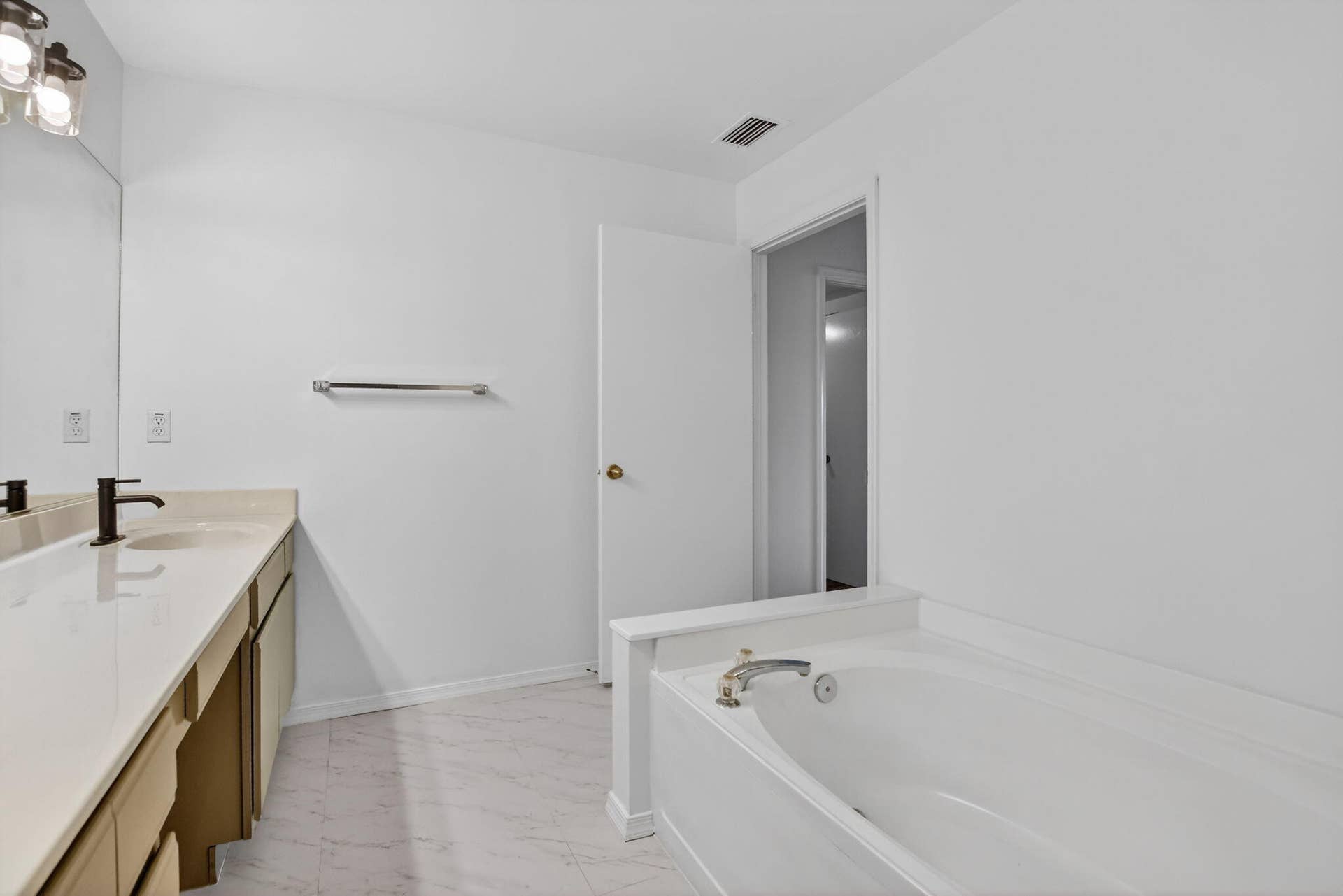 22608 Middletown Drive, Boca Raton, FL 33428 master bath