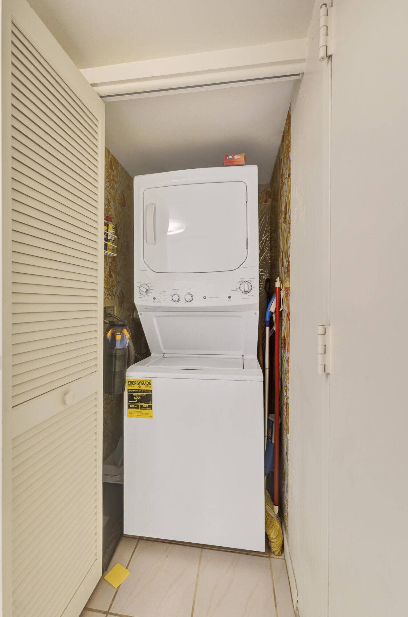 washer/dryer in kitchen