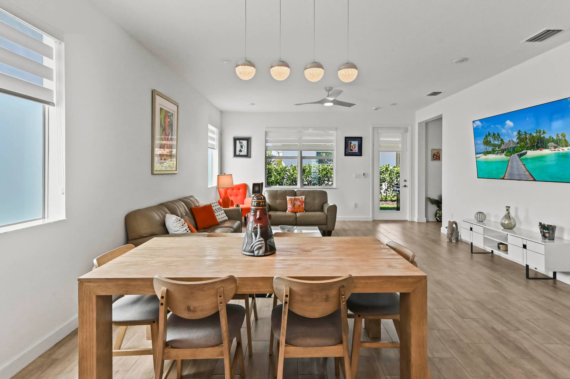 13 Dining Room 01