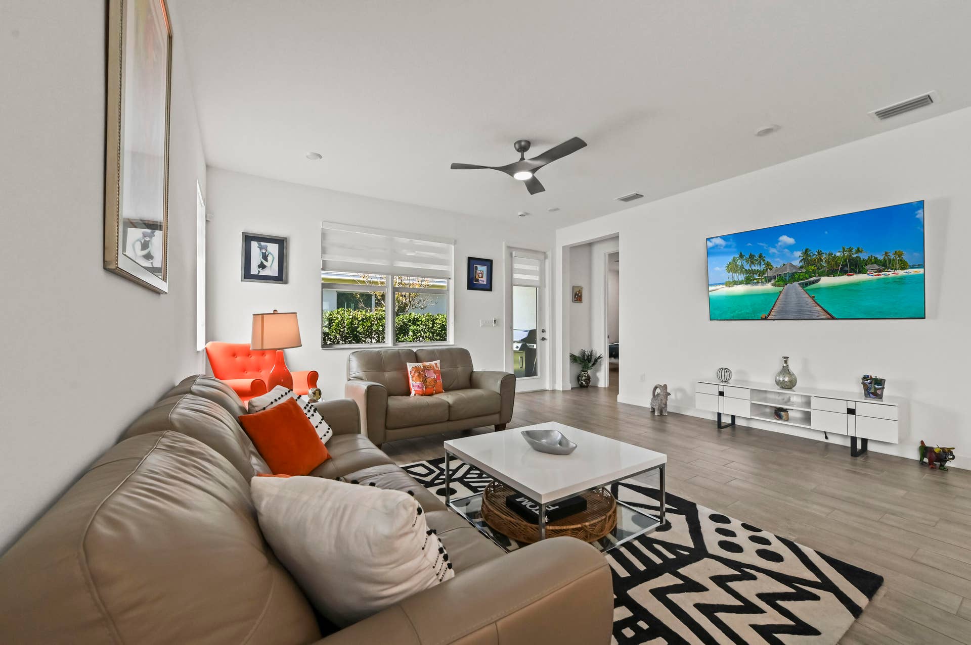 17 Living Room 02