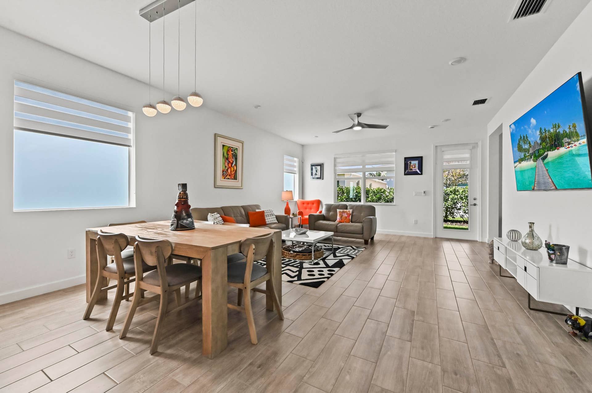 14 Dining Room 02