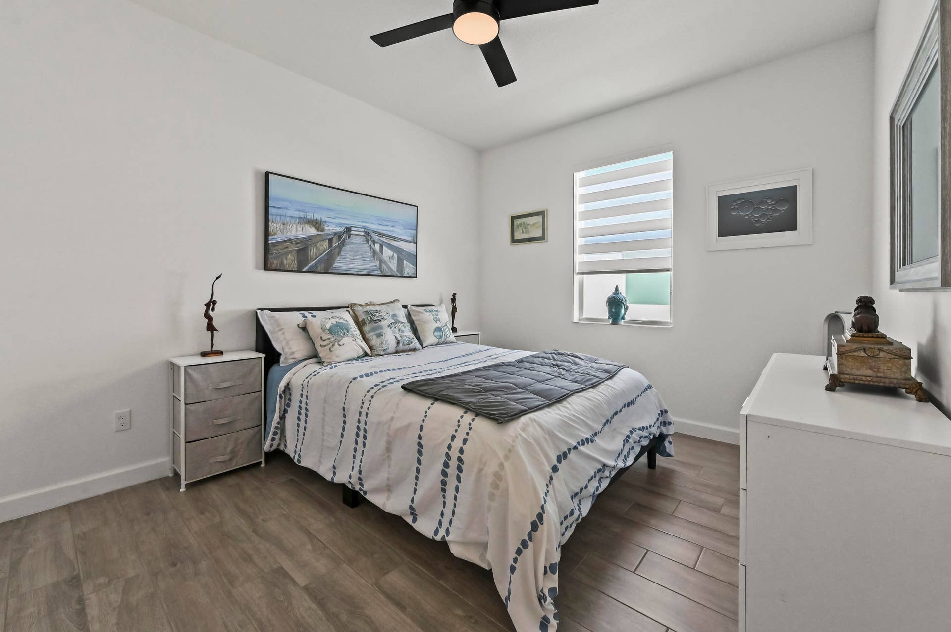 22 Bedroom 01