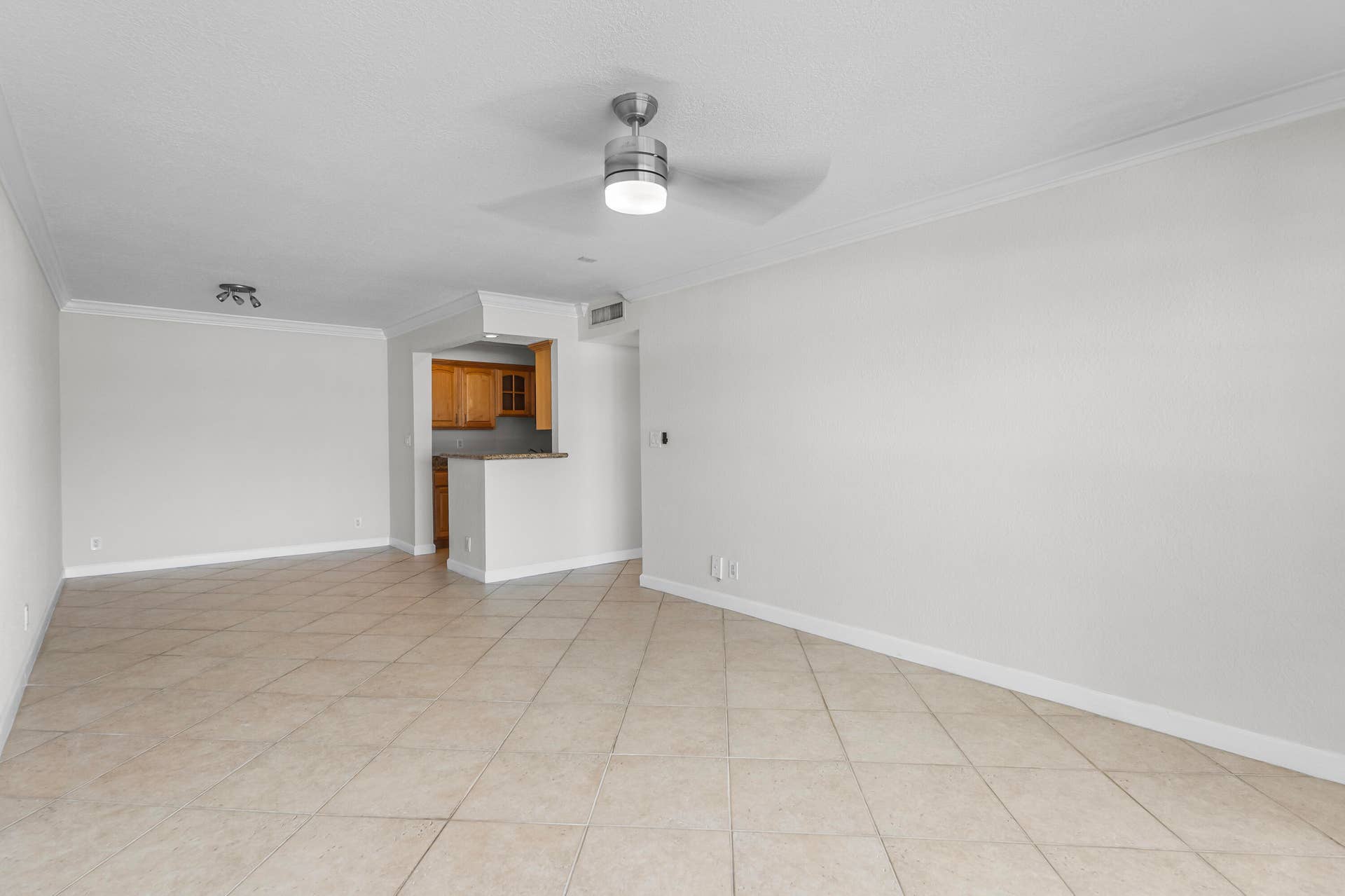 1515 E Broward Boulevard, #426, Fort Lauderdale, FL 33301 GF4A1177Pine Crest Village-by Pwayko