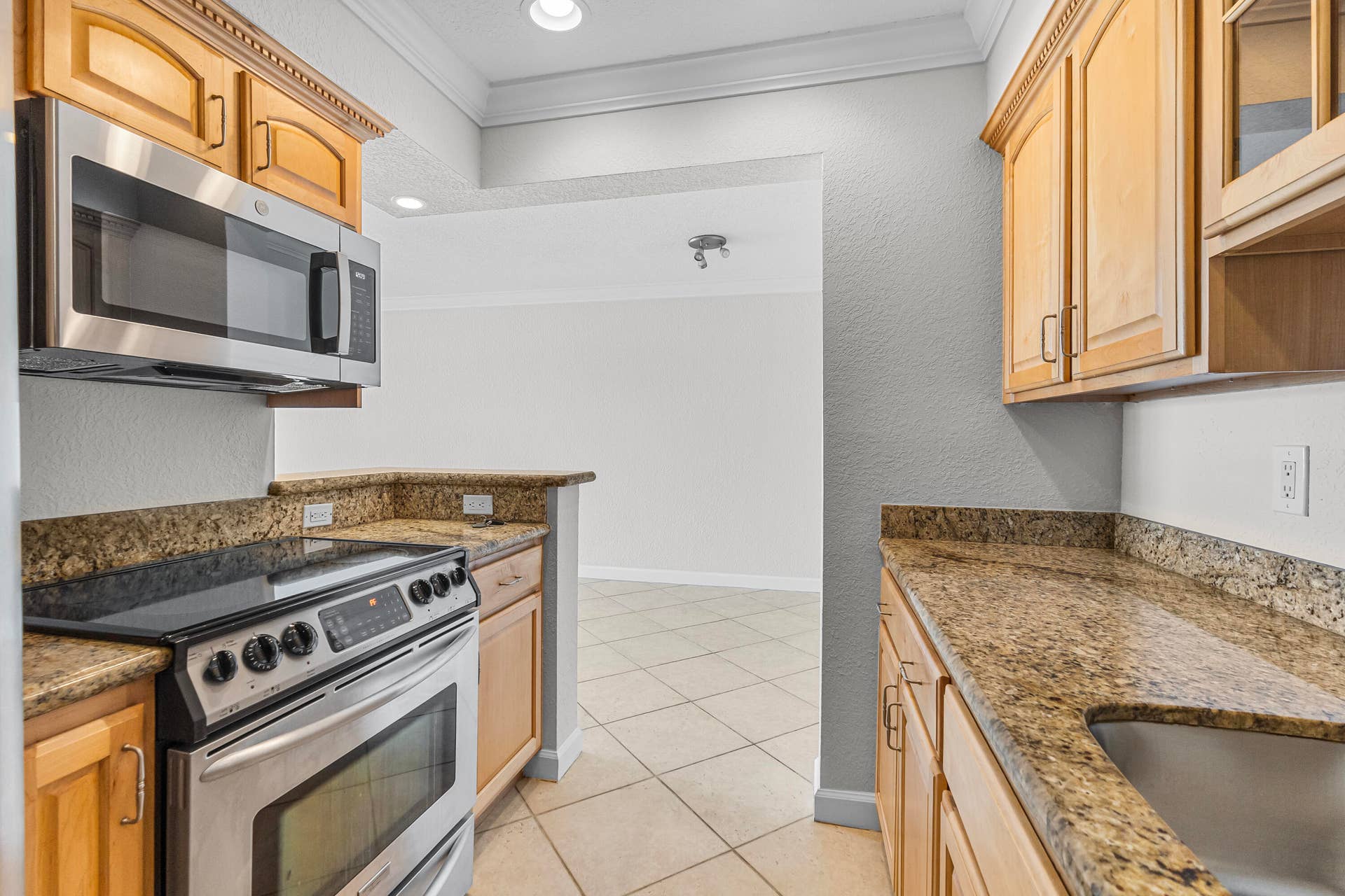 1515 E Broward Boulevard, #426, Fort Lauderdale, FL 33301 GF4A1174Pine Crest Village-by Pwayko