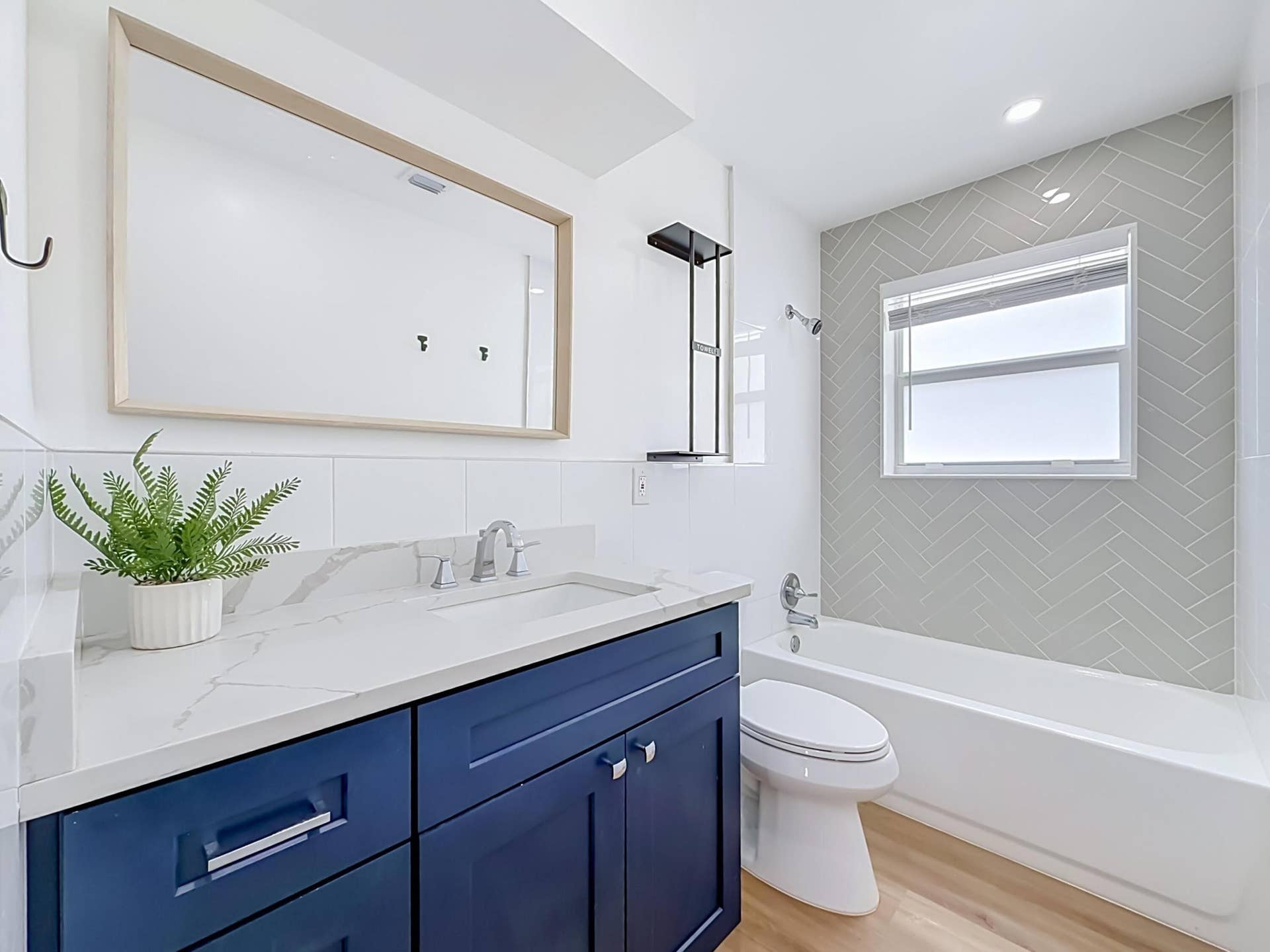 1950 NE 30th Street, Lighthouse Point, Lighthouse Point, FL 33064 1950 NE 30th Street-bathroom king 1