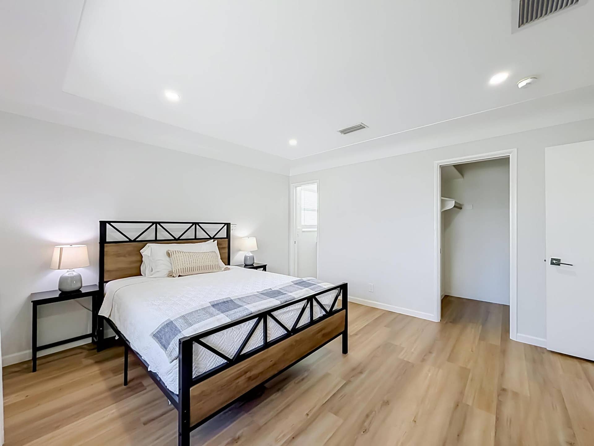 1950 NE 30th Street, Lighthouse Point, Lighthouse Point, FL 33064 1950 NE 30th Street-queen 3