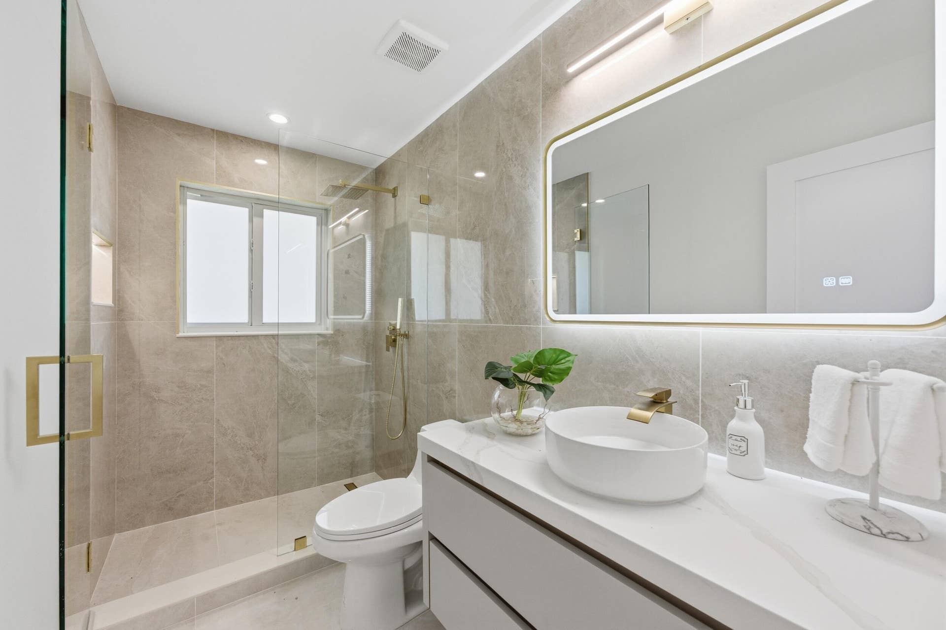 2280 SE 10th Court, Pompano Beach, FL 33062 _jjl9352