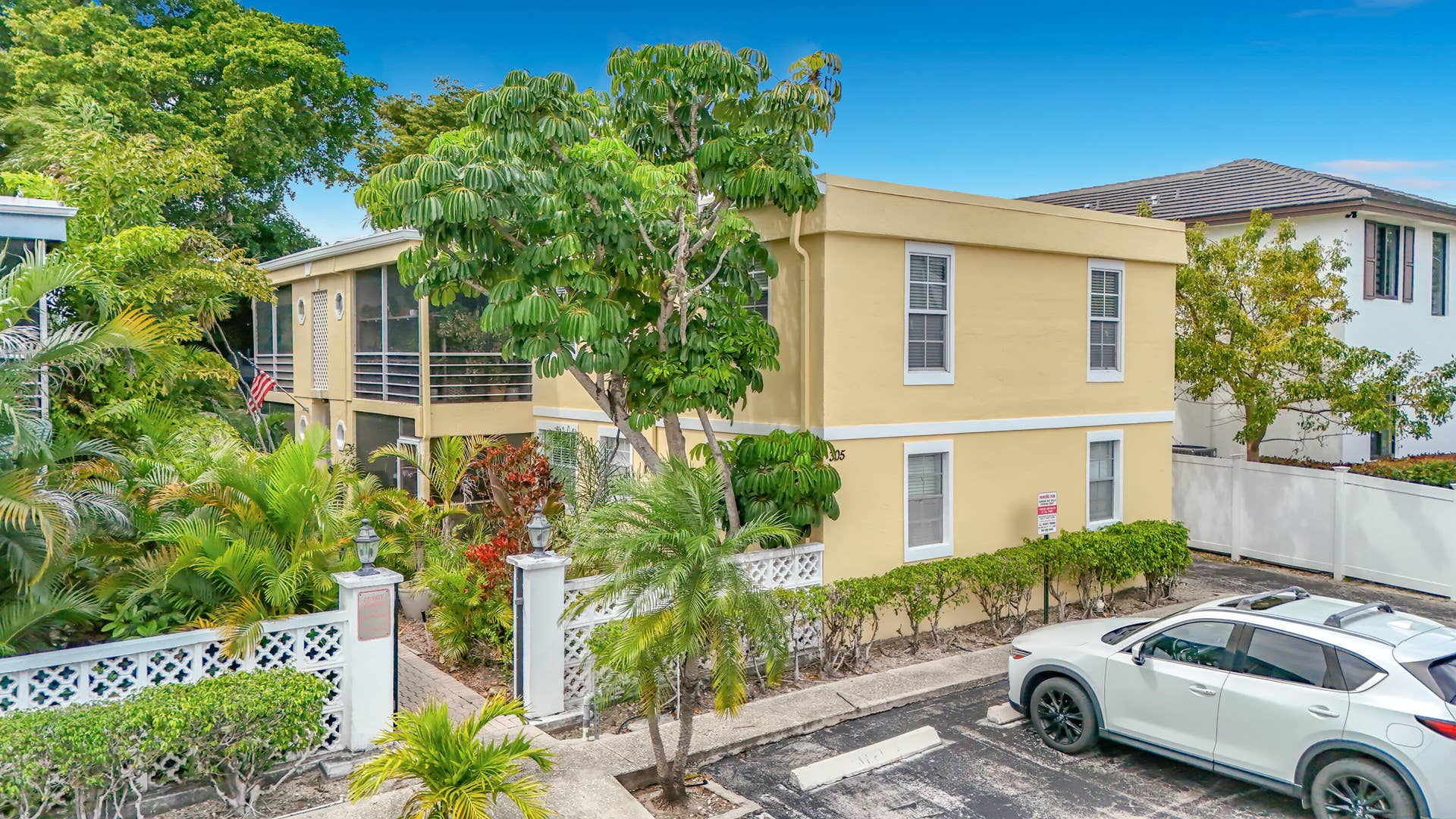 305 SE 11th Avenue, #D, Pompano Beach, FL 33060 Front of the building