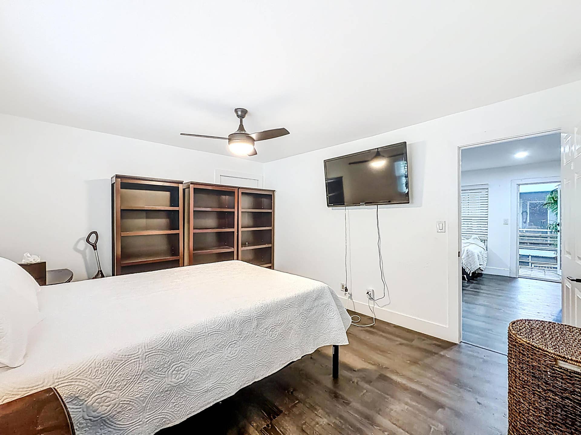 305 SE 11th Avenue, #D, Pompano Beach, FL 33060 Main bedroom