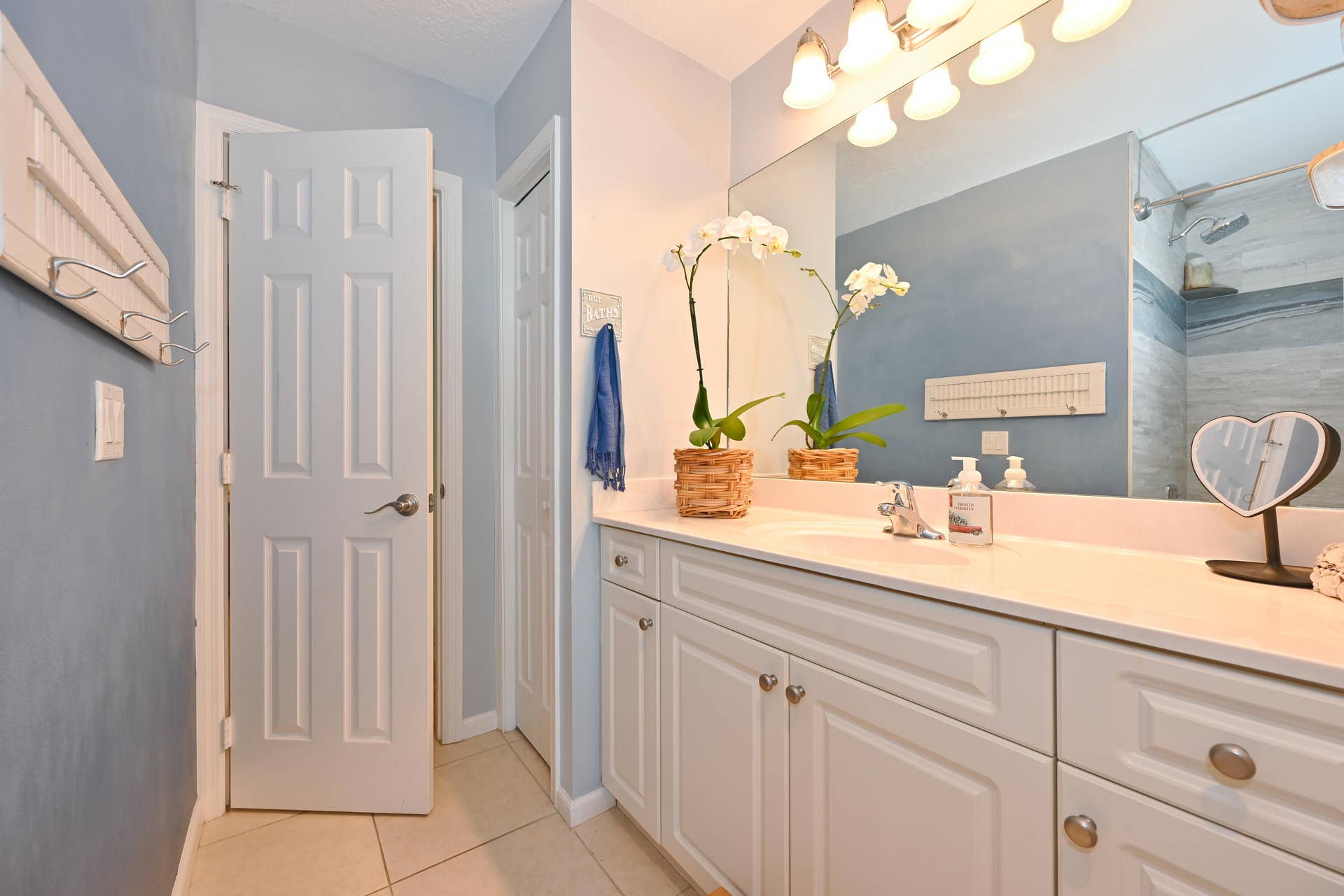 126 Faith Way, Jupiter, FL 33458 Jack 'n Jill bathroom