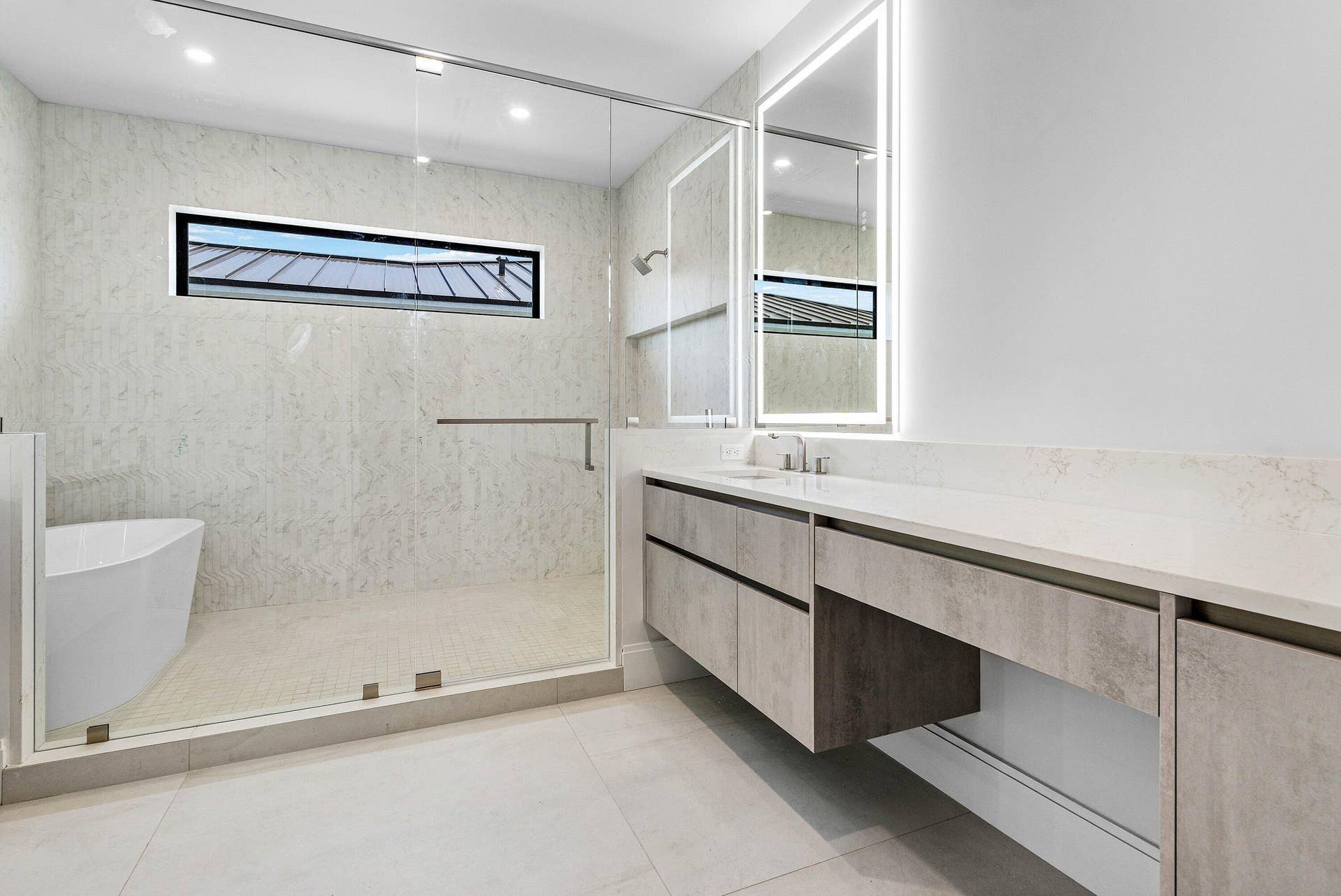 207 SE 5th Street, Delray Beach, FL 33483 Primary Bathroom
