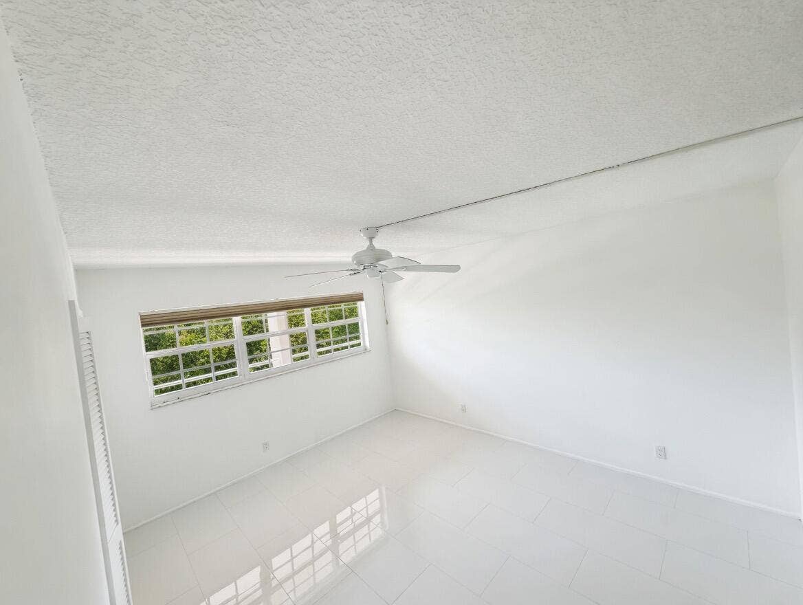 605 Oaks Drive, #602, Pompano Beach, FL 33069 IMG_1012