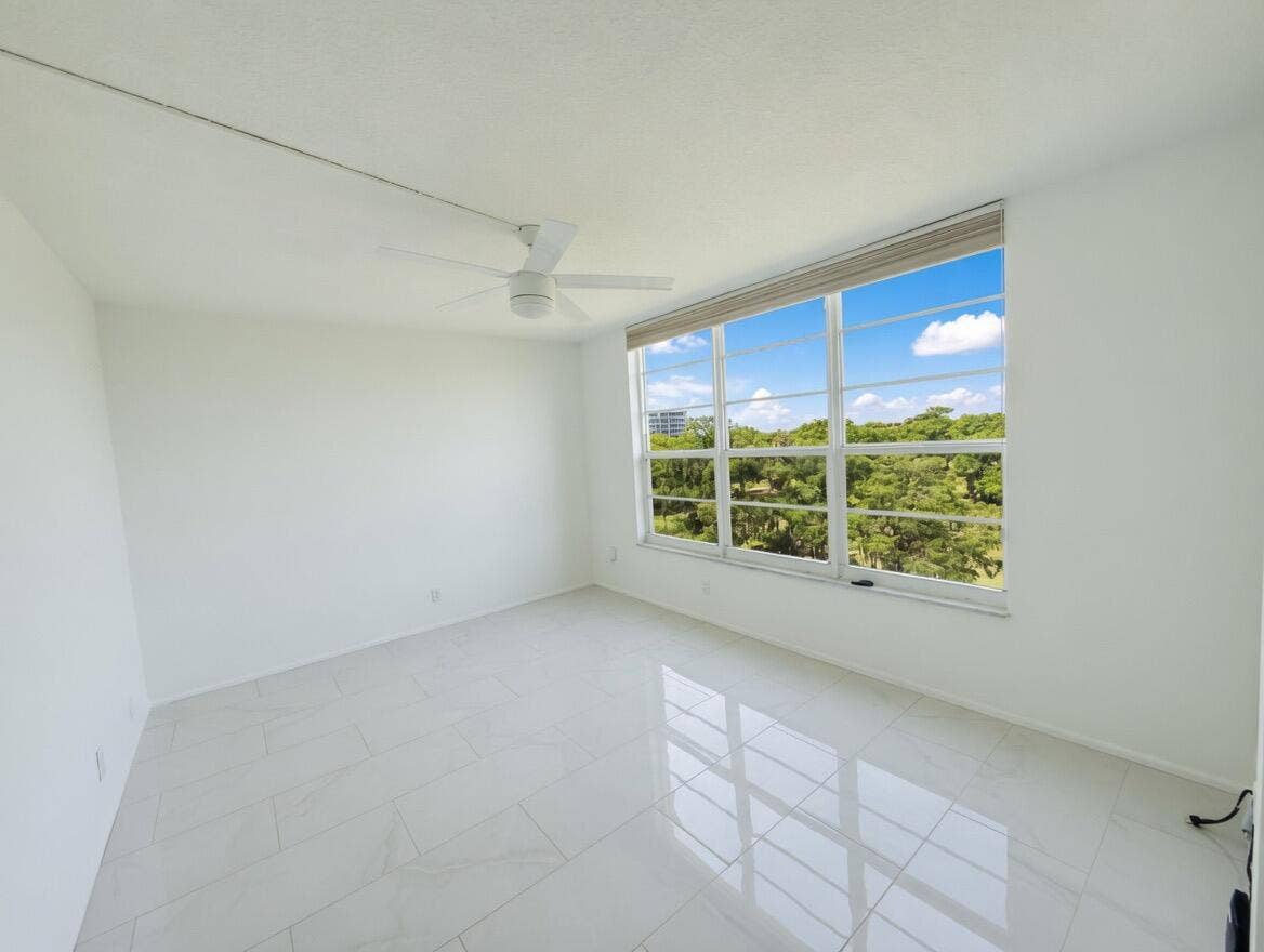 605 Oaks Drive, #602, Pompano Beach, FL 33069 IMG_1010