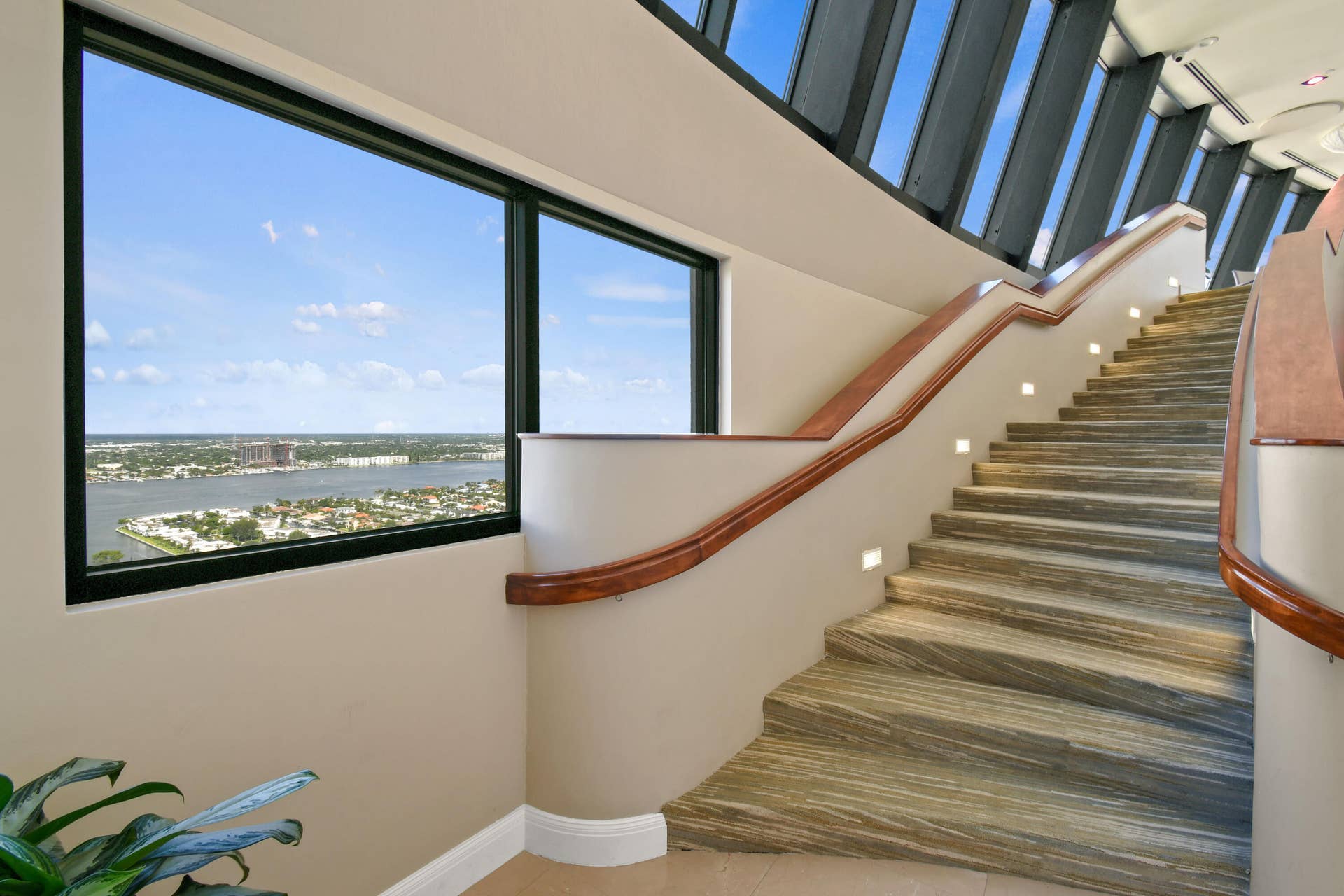 3000 N Ocean Drive, #9h, Singer Island, FL 33404 Stairway to the Marquis Lounge