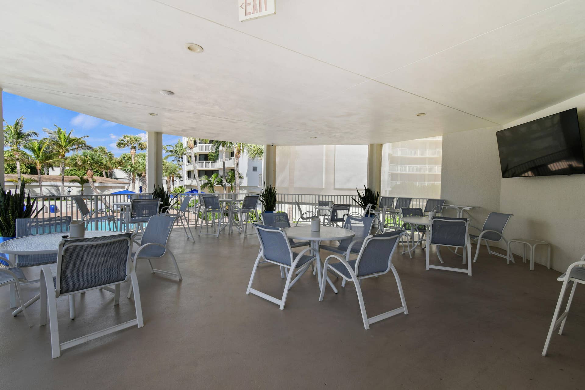 3000 N Ocean Drive, #9h, Singer Island, FL 33404 Poolside Cafe