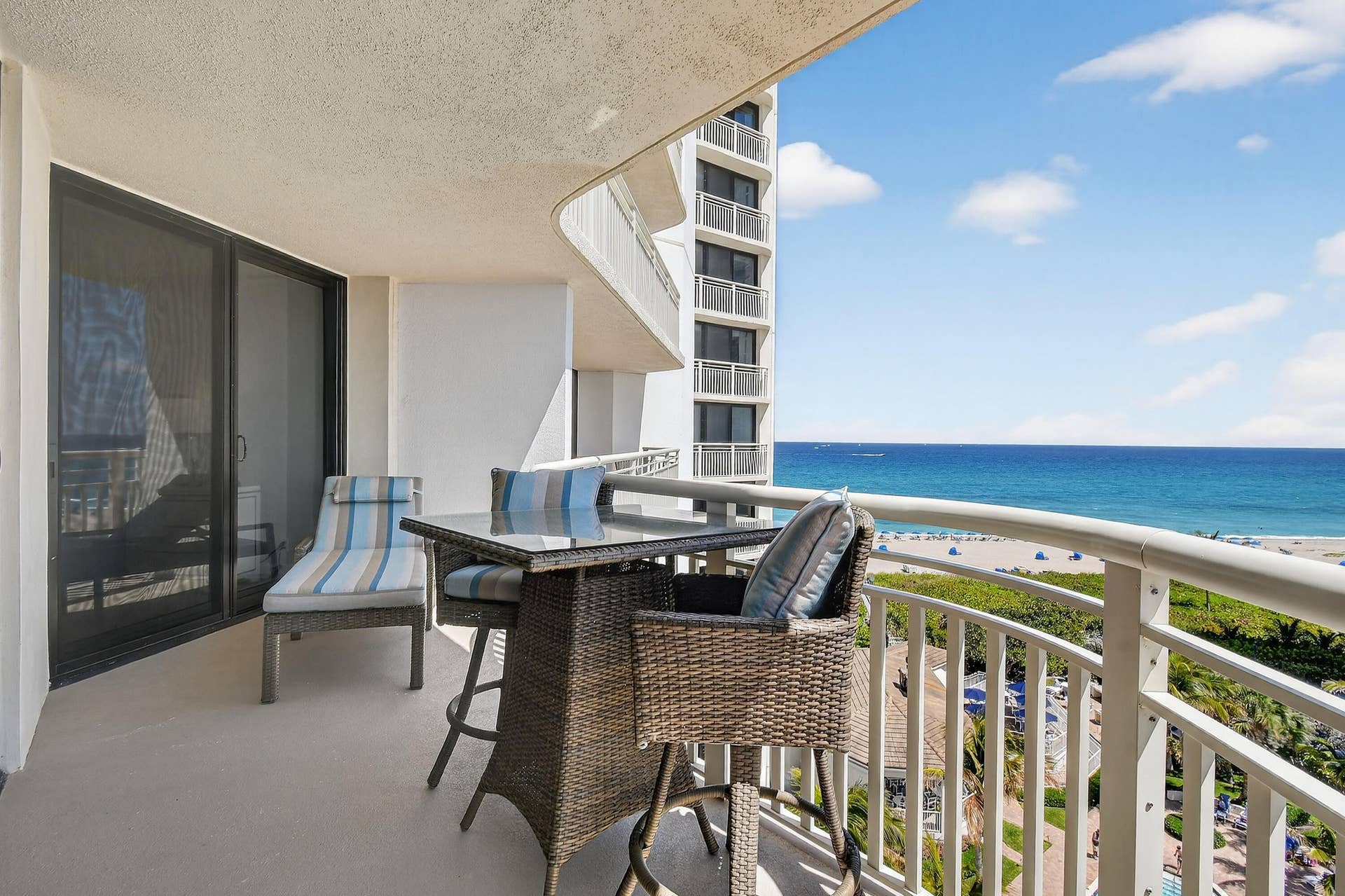 3000 N Ocean Drive, #9h, Singer Island, FL 33404 Living Room Balcony