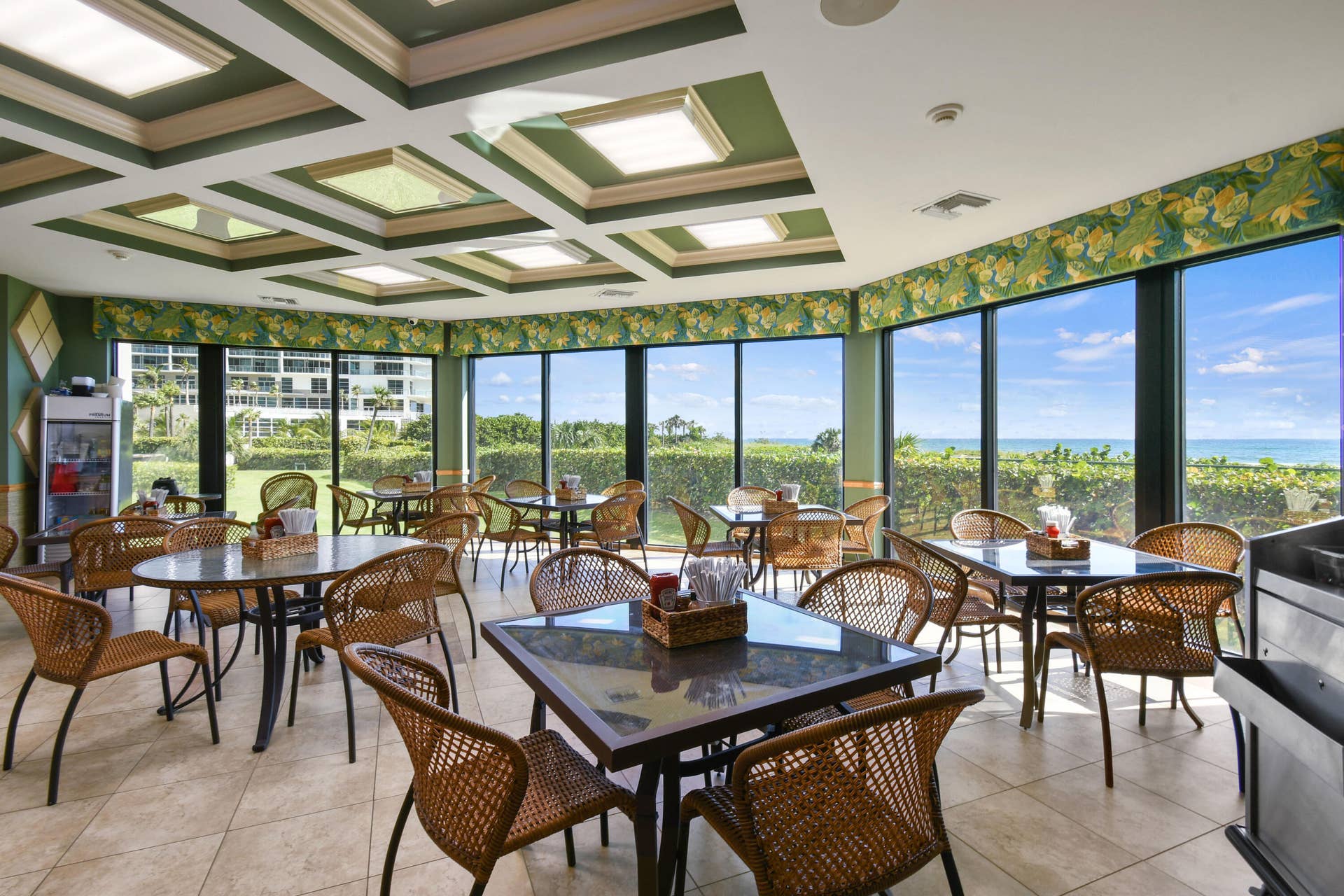 3000 N Ocean Drive, #9h, Singer Island, FL 33404 On-site Cafe