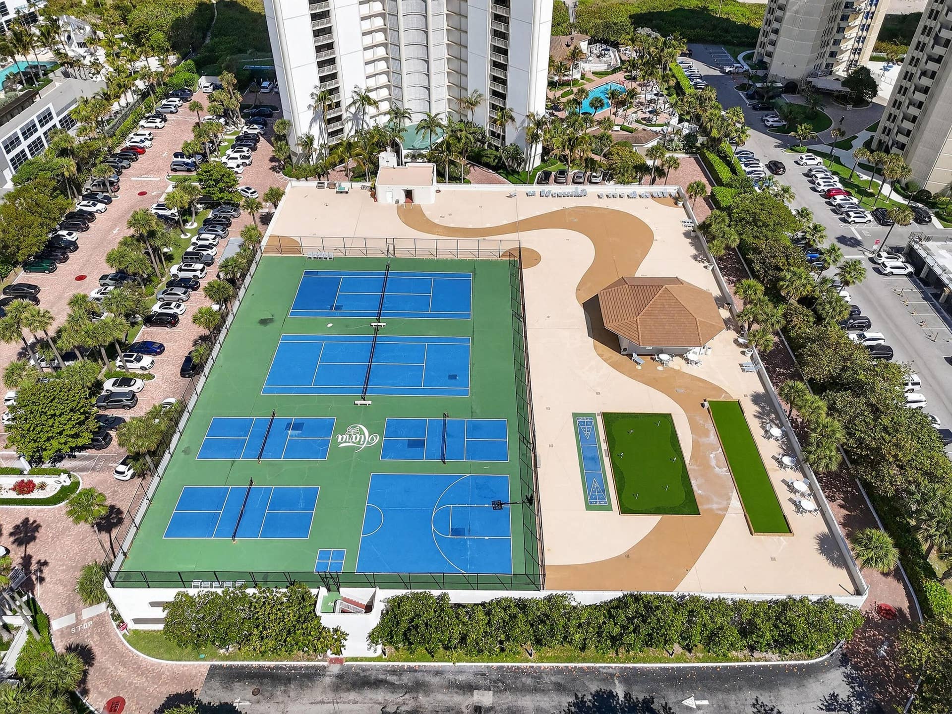3000 N Ocean Drive, #9h, Singer Island, FL 33404 Tiara Rooftop Amenities