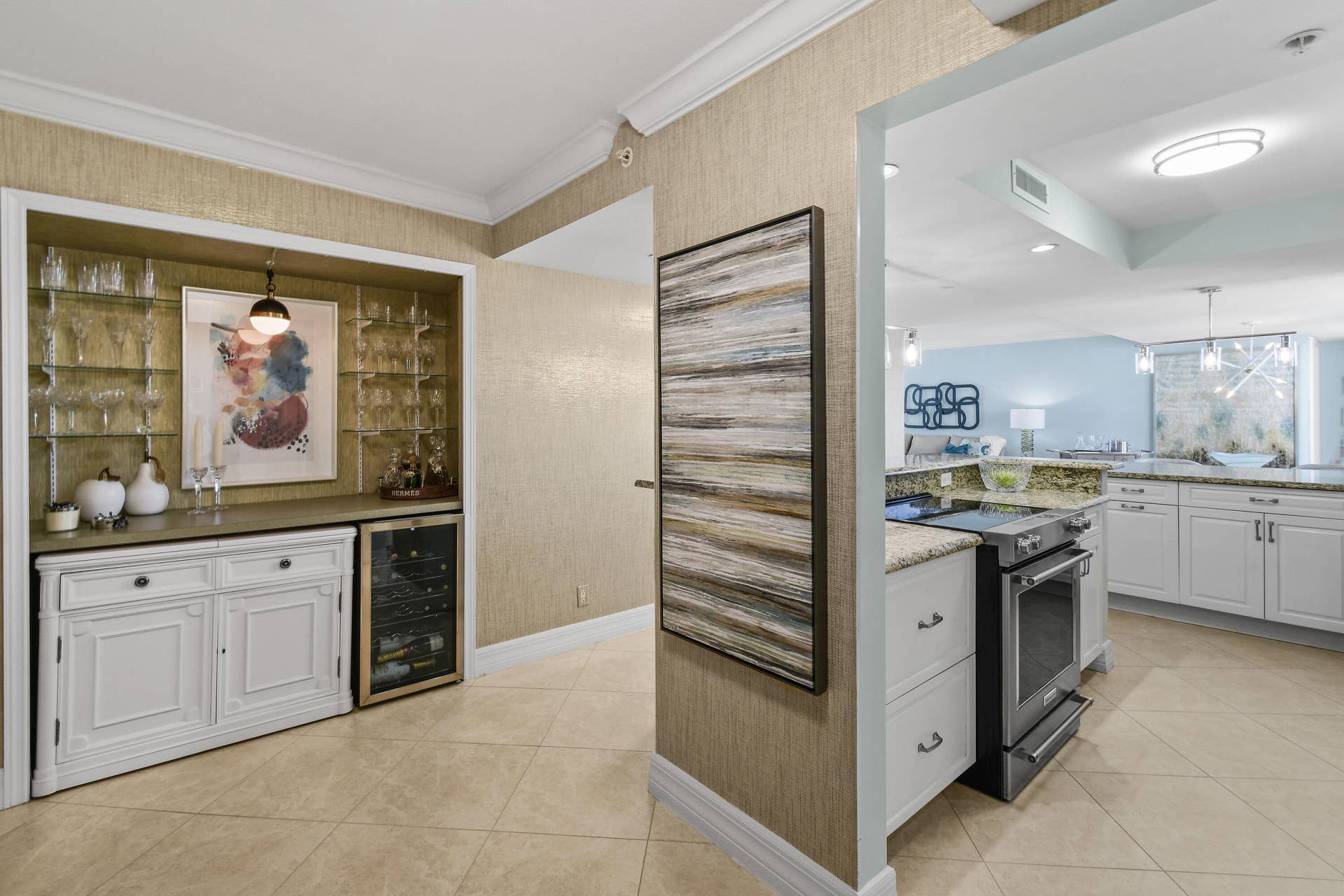 3000 N Ocean Drive, #9h, Singer Island, FL 33404 Iradescent Grassclothe Wall Covering