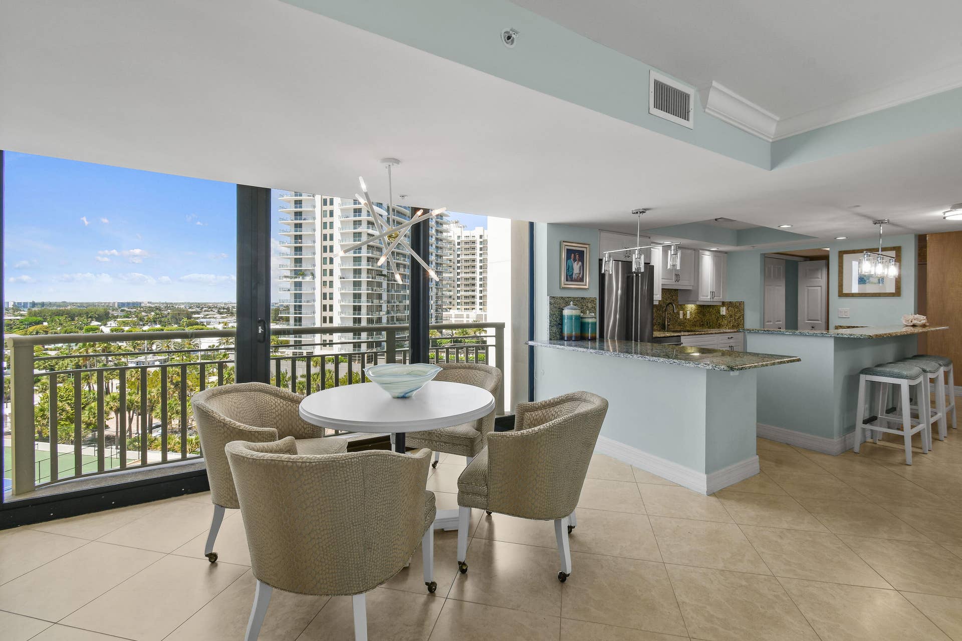 3000 N Ocean Drive, #9h, Singer Island, FL 33404 Dining area