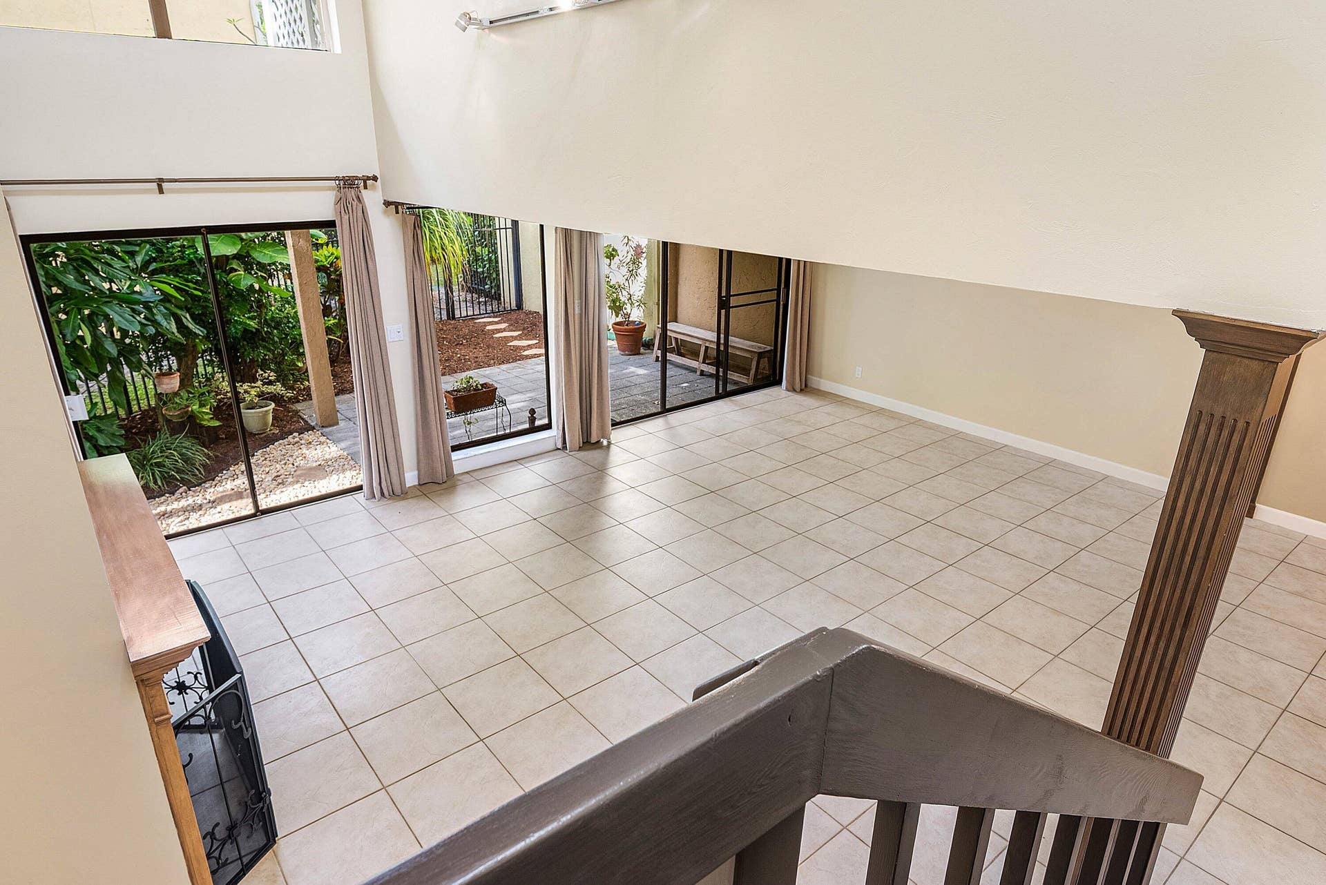 5664 Santiago Circle, Boca Raton, FL 33433 LIVING AND DINING AREA