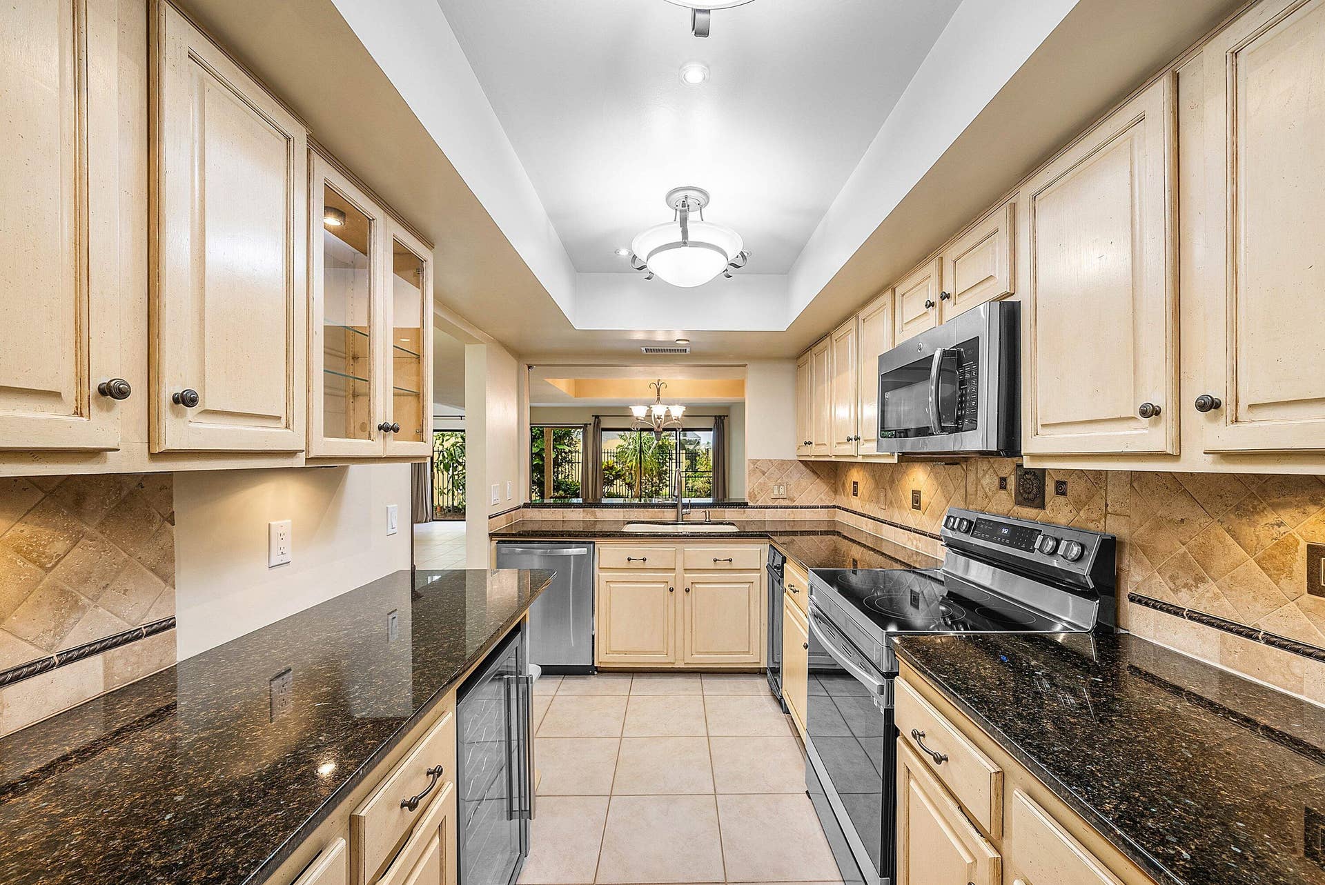 5664 Santiago Circle, Boca Raton, FL 33433 MAIN LEVEL KITCHEN
