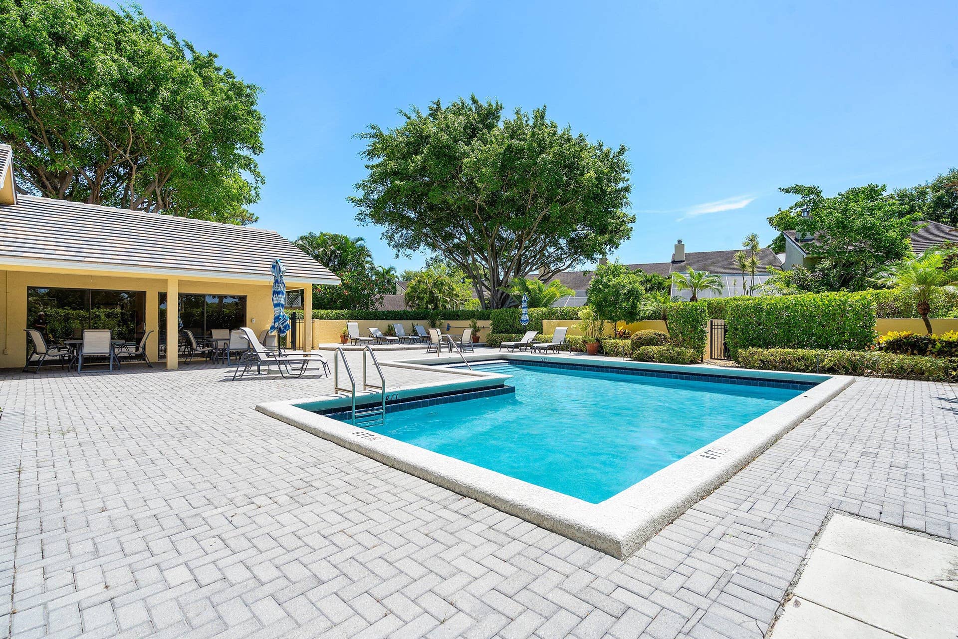 5664 Santiago Circle, Boca Raton, FL 33433 POOL