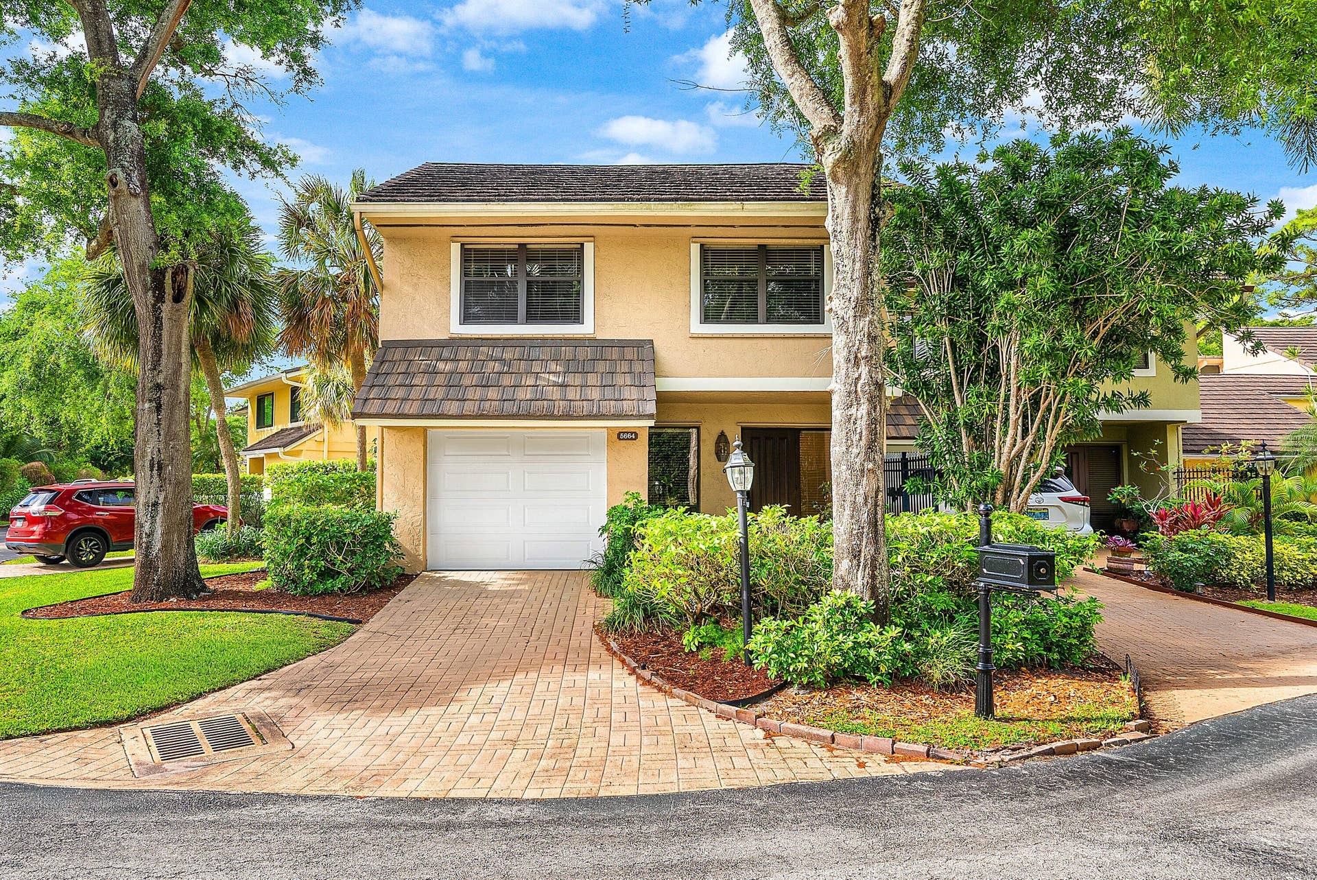 5664 Santiago Circle, Boca Raton, FL 33433 FRONT ENTRANCE
