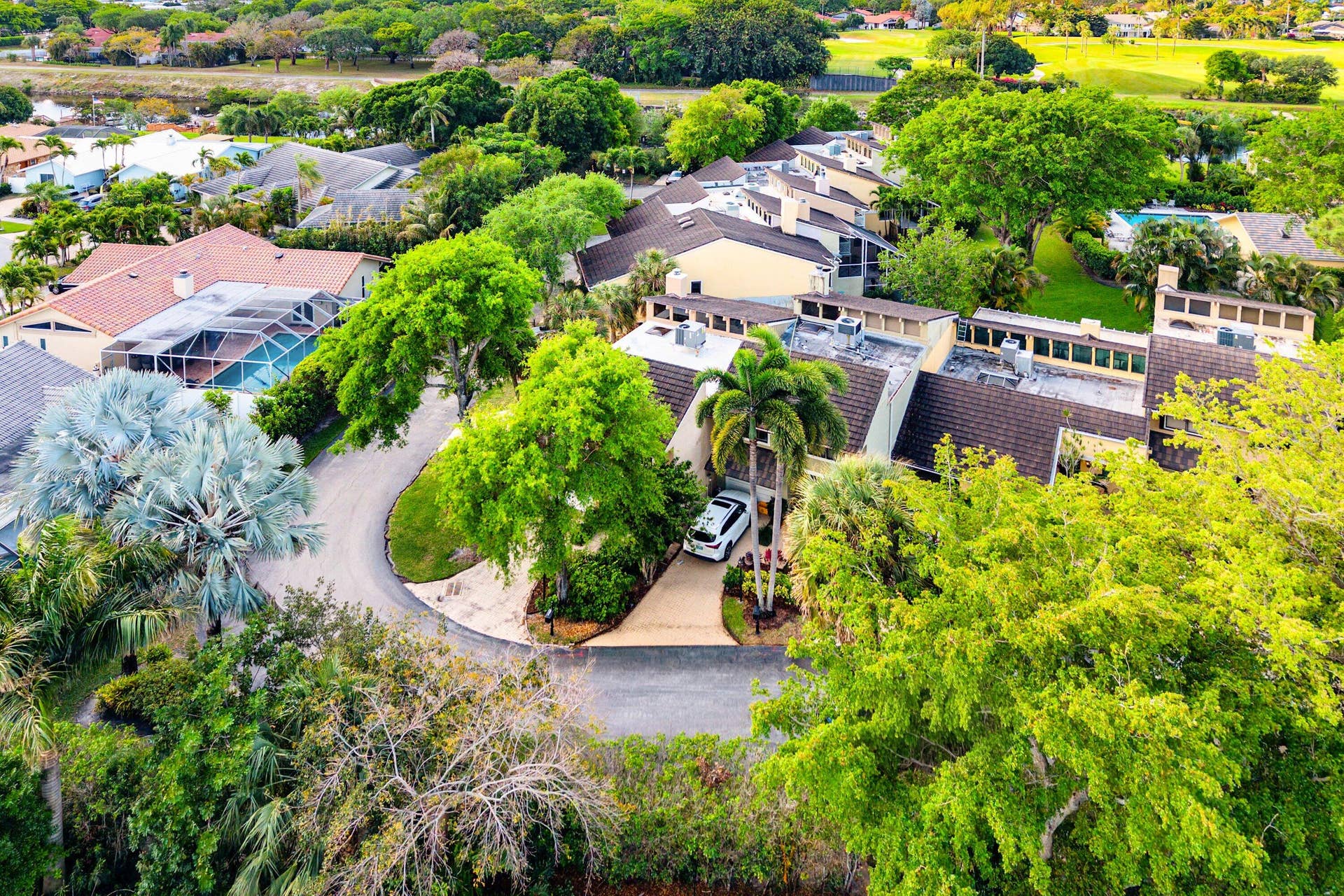 5664 Santiago Circle, Boca Raton, FL 33433 CORNER UNIT